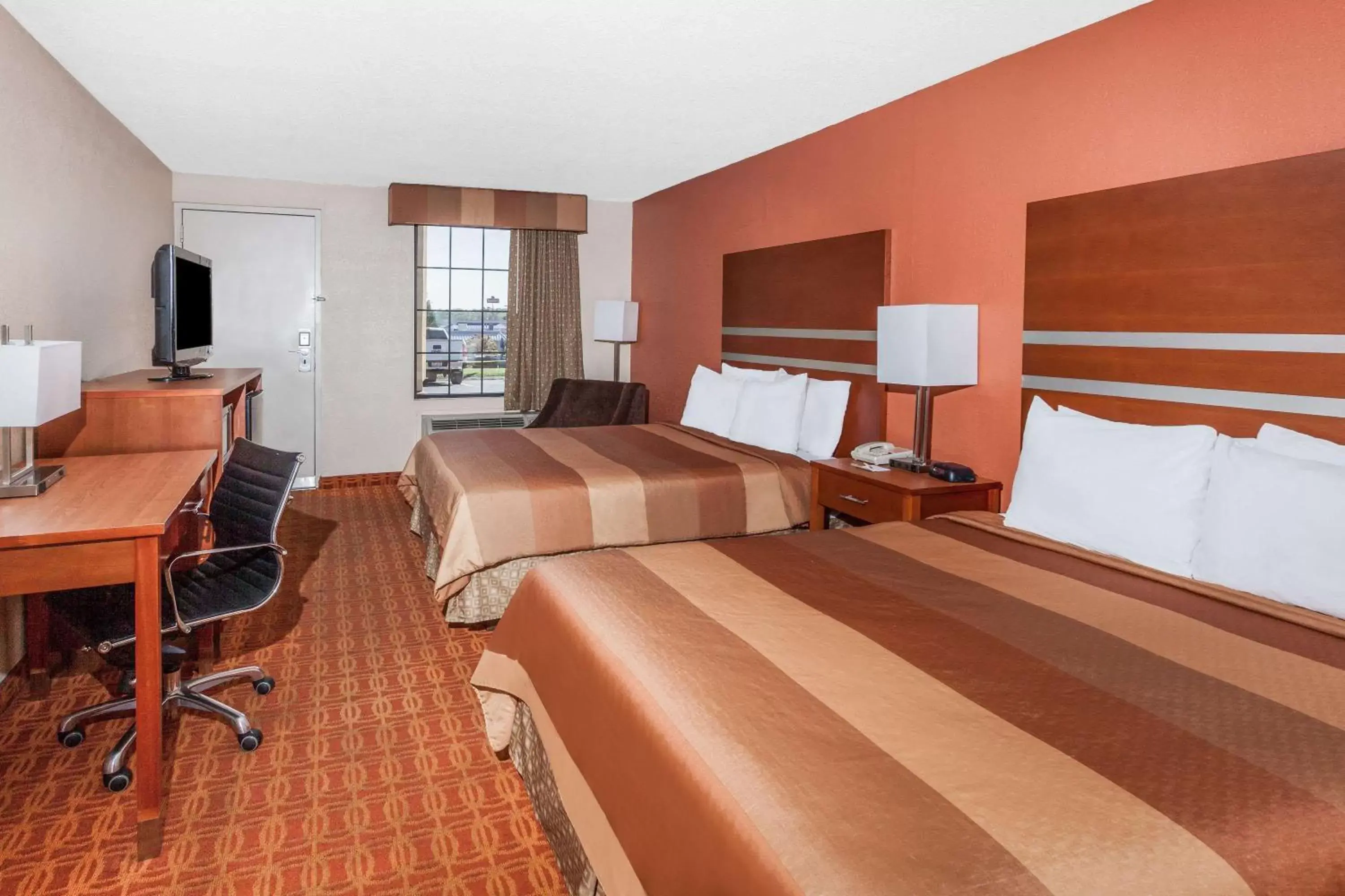 Photo of the whole room in Days Inn by Wyndham Dalton