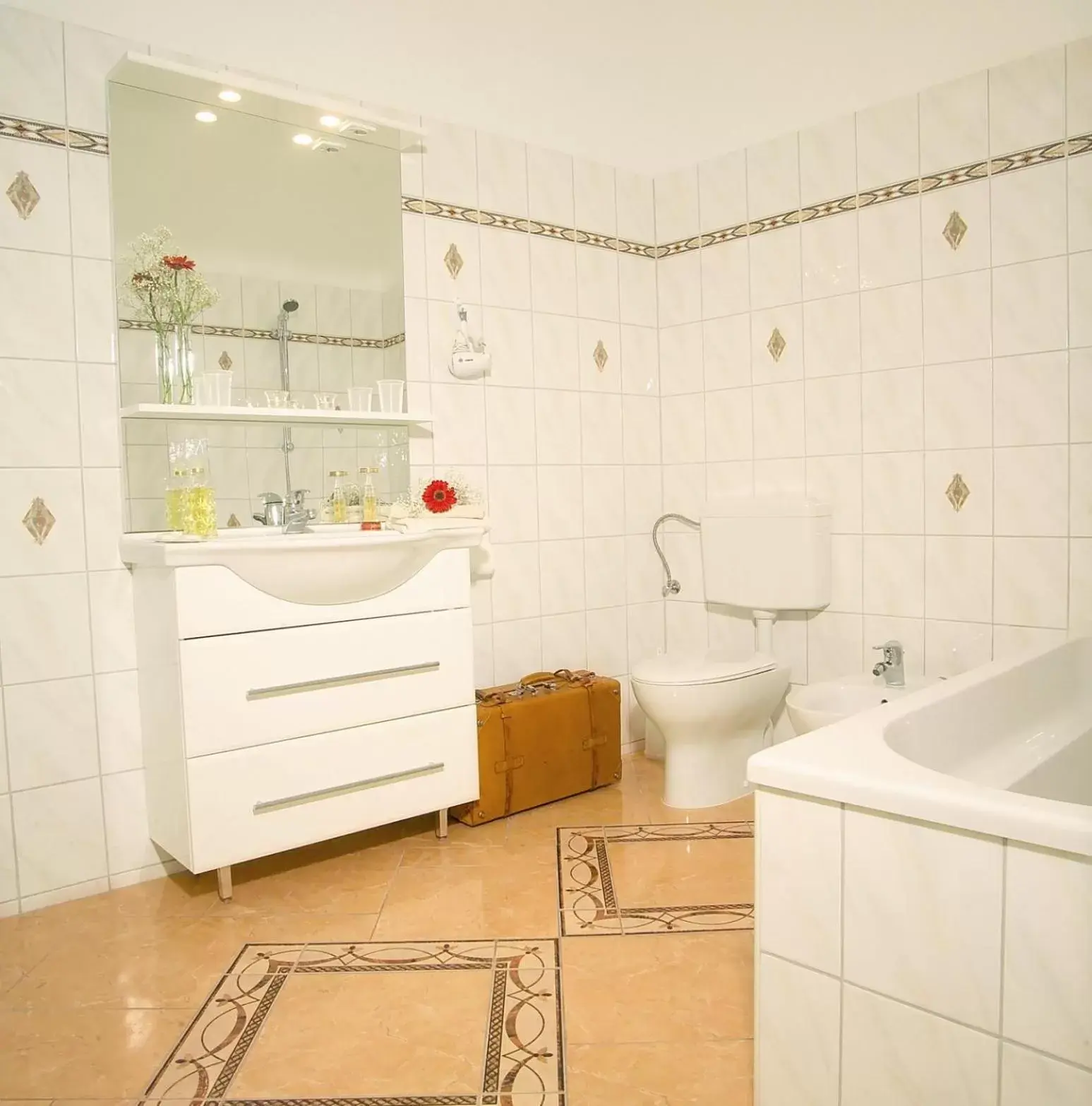 Bath, Bathroom in Hotel BELLEVUE am Kurfürstendamm