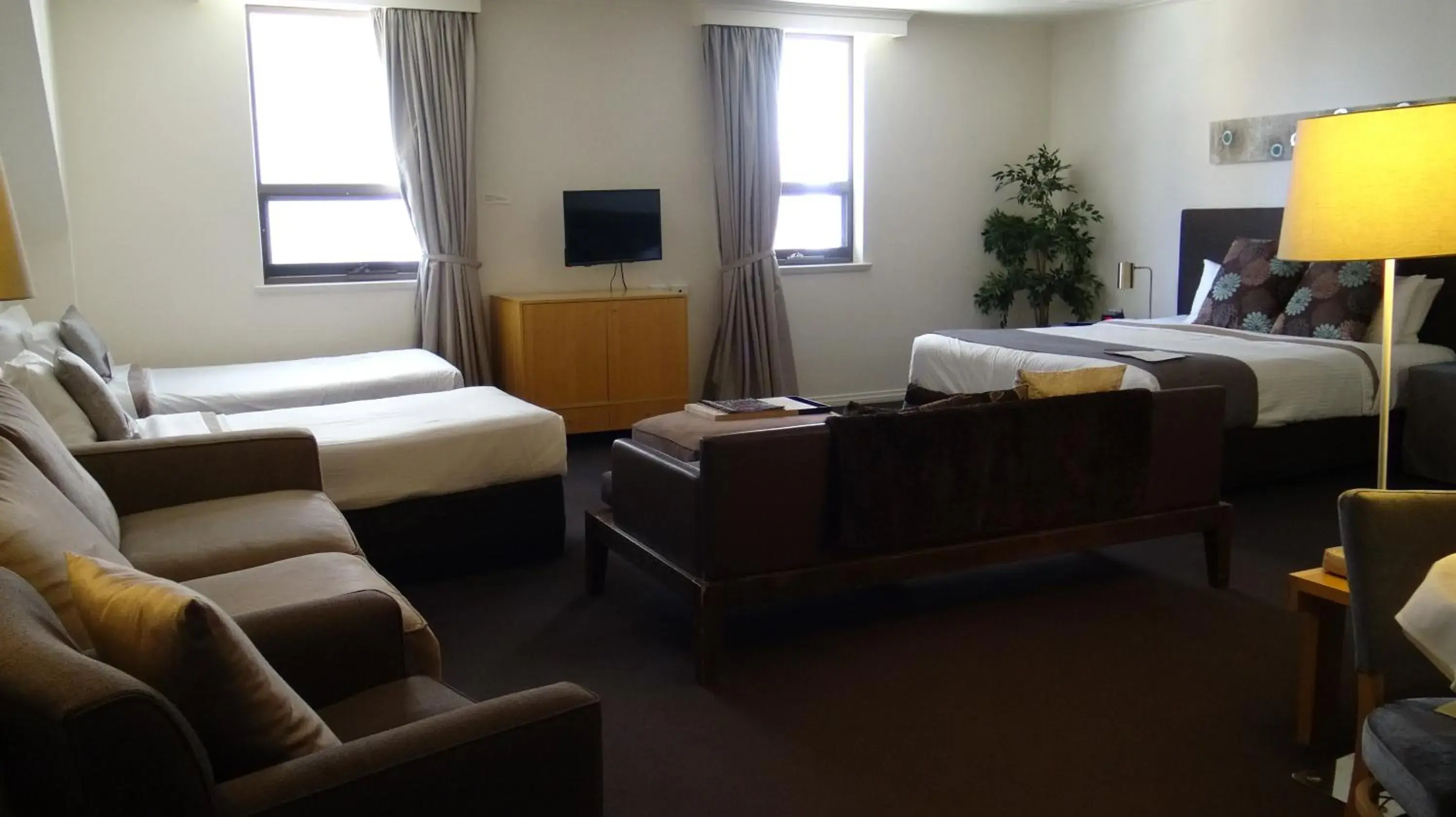 TV and multimedia, Bed in Hotel Richmond on Rundle Mall
