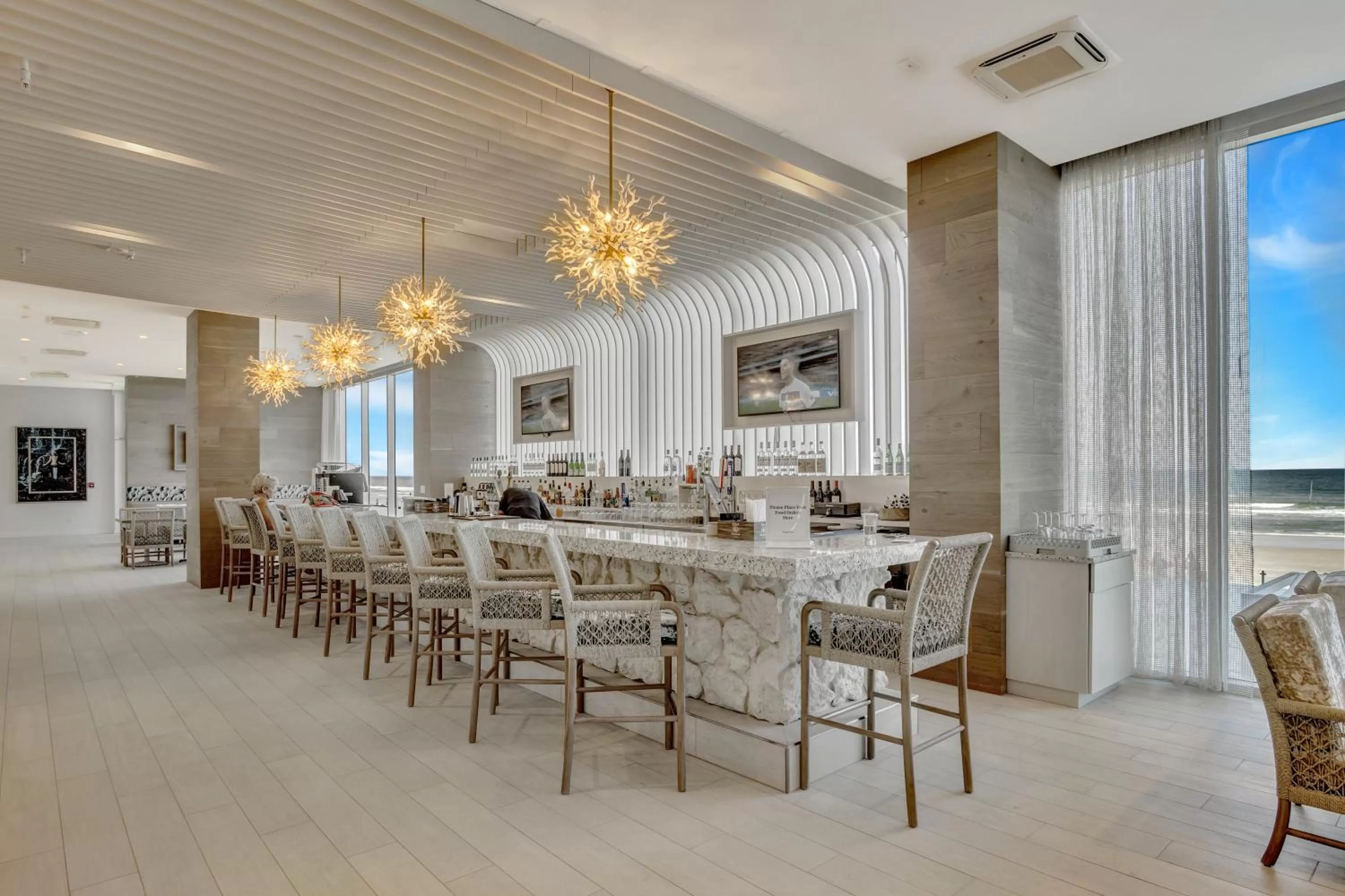Lounge or bar in Daytona Grande Oceanfront Resort