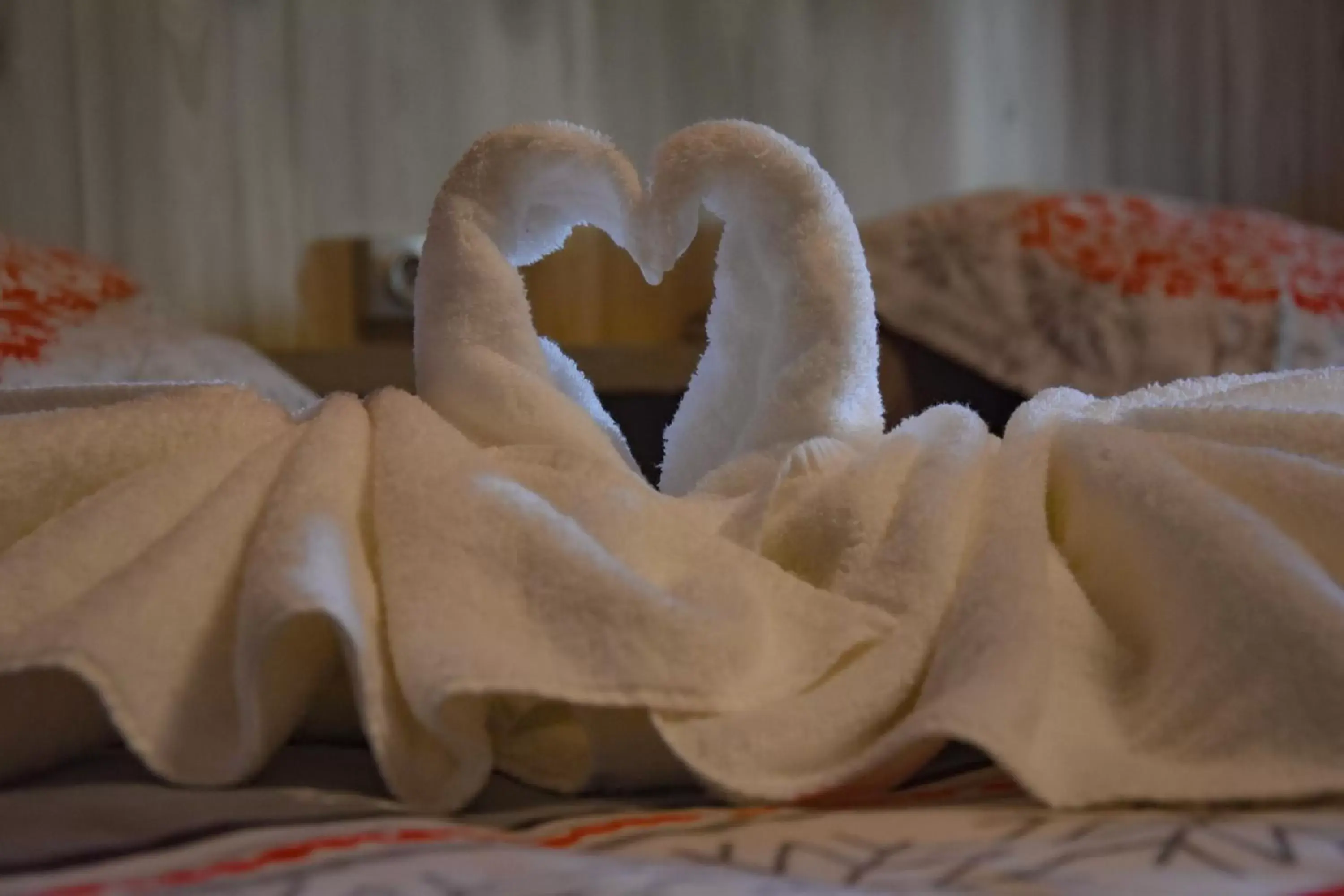 towels, Bed in Hotel des Remparts