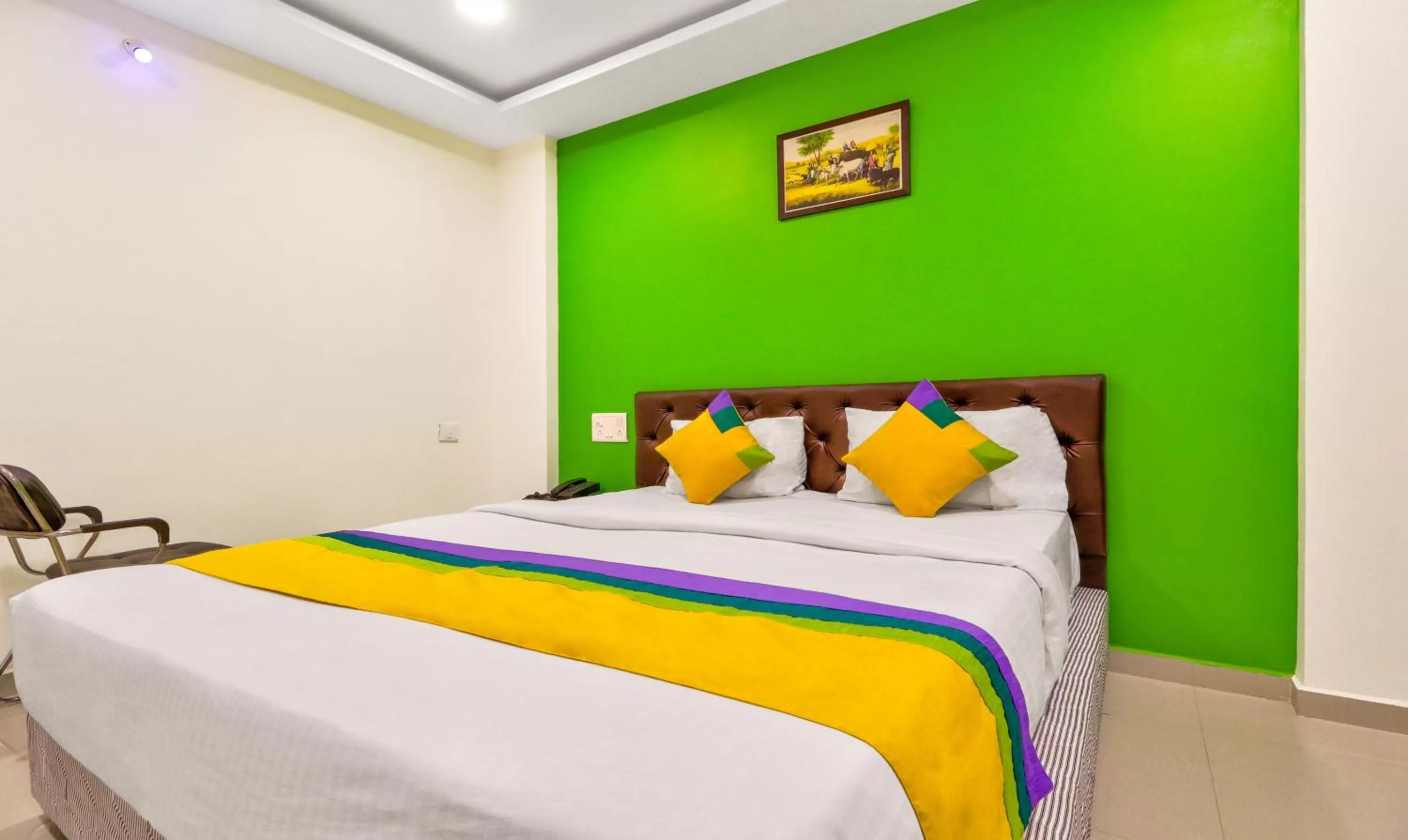 Bedroom, Bed in Itsy Hotels Carnival Inn