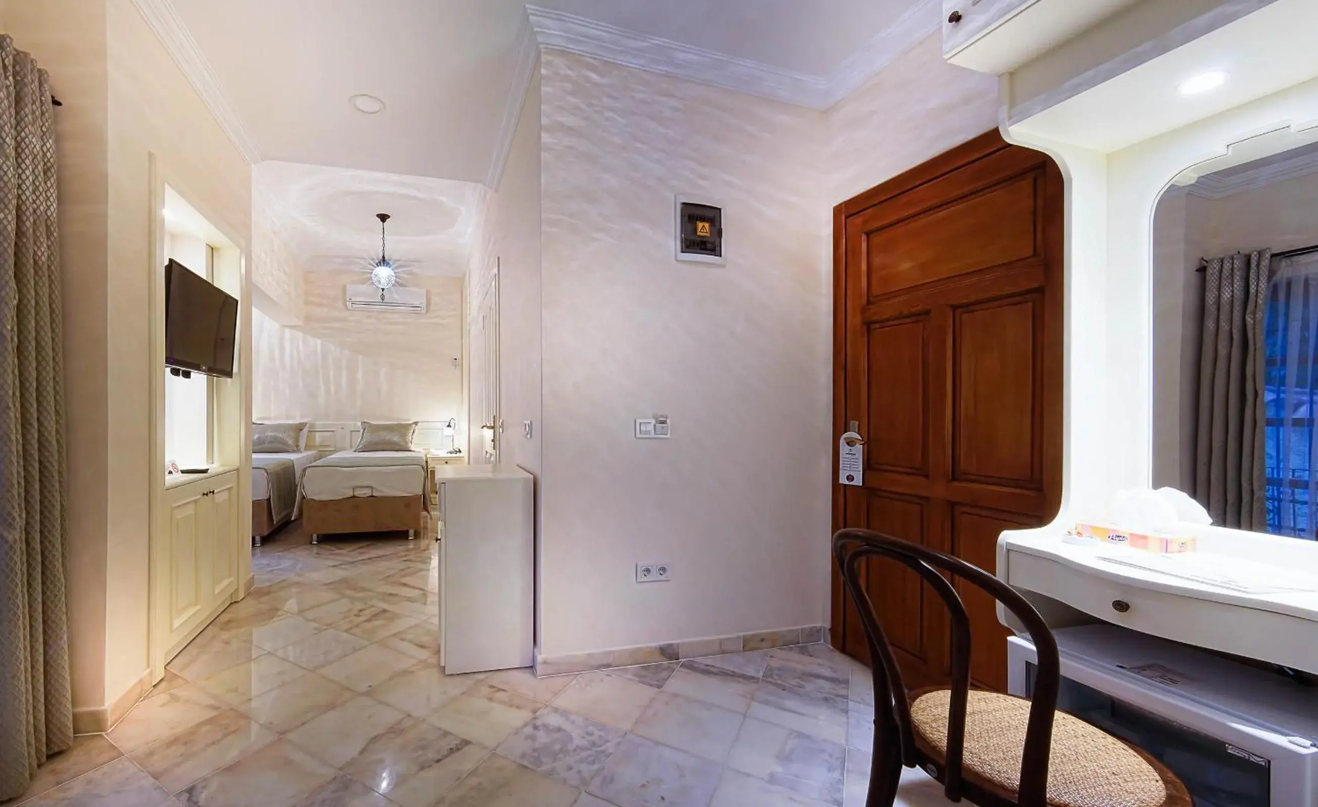 Bedroom, Dining Area in Minyon Hotel