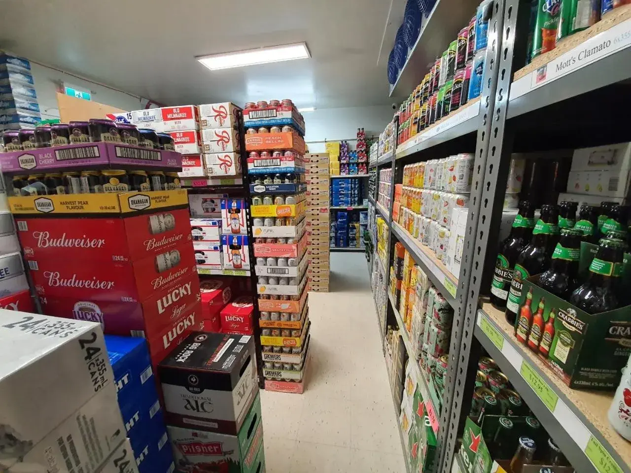 Area and facilities, Supermarket/Shops in Sundre Motor Inn