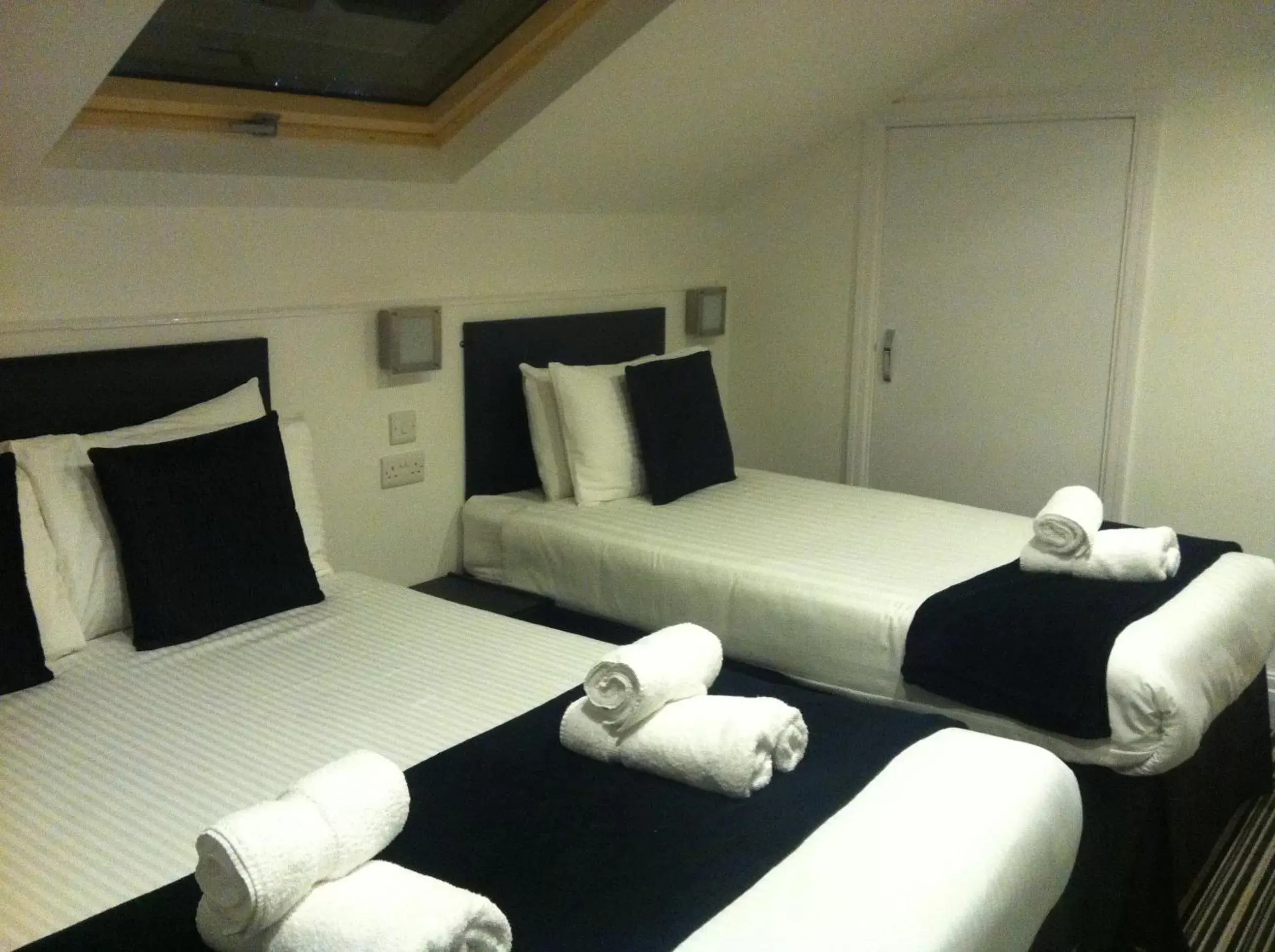 Photo of the whole room, Bed in Happy Return Hotel