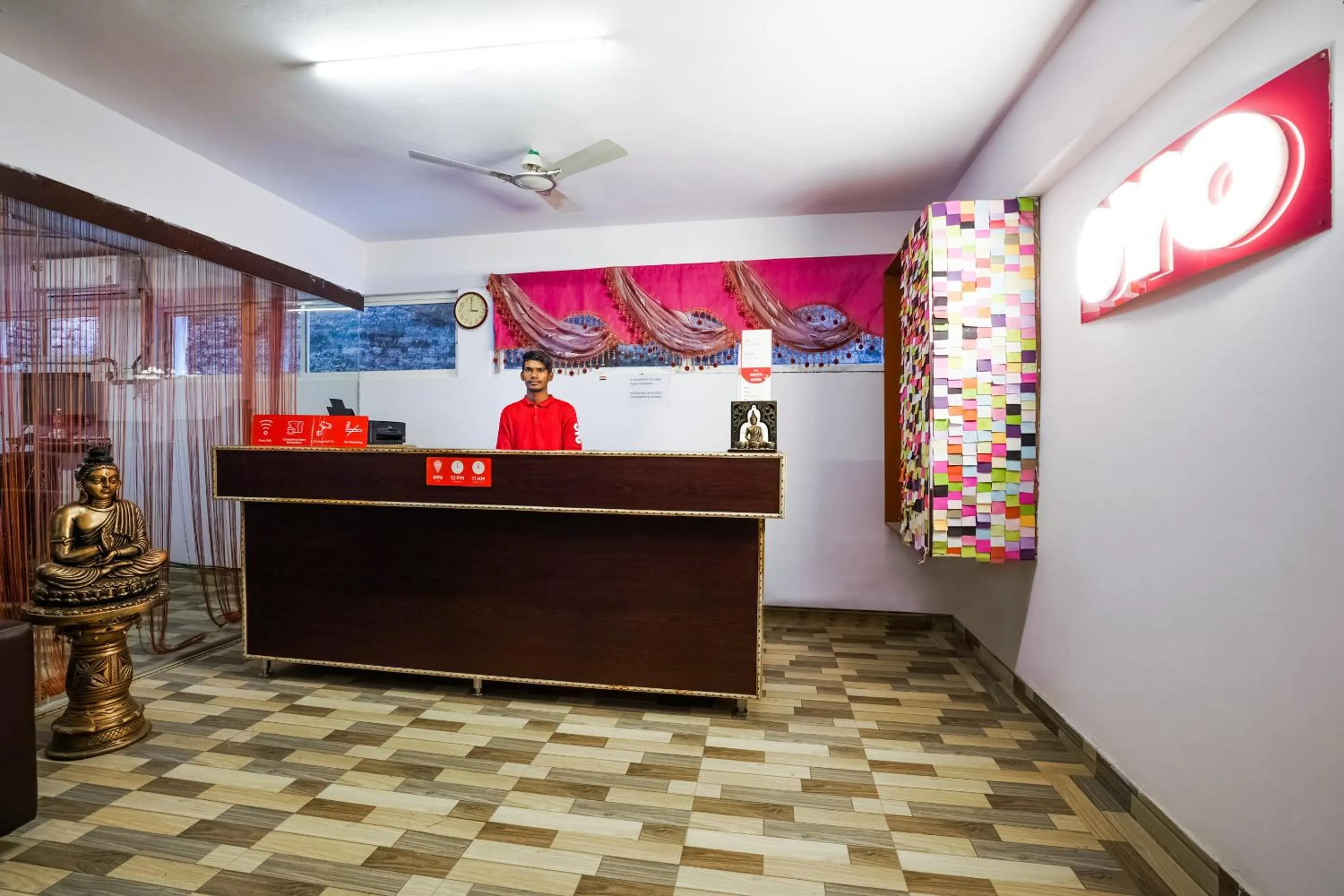 OYO Mint Leaves Near Alcazar Mall