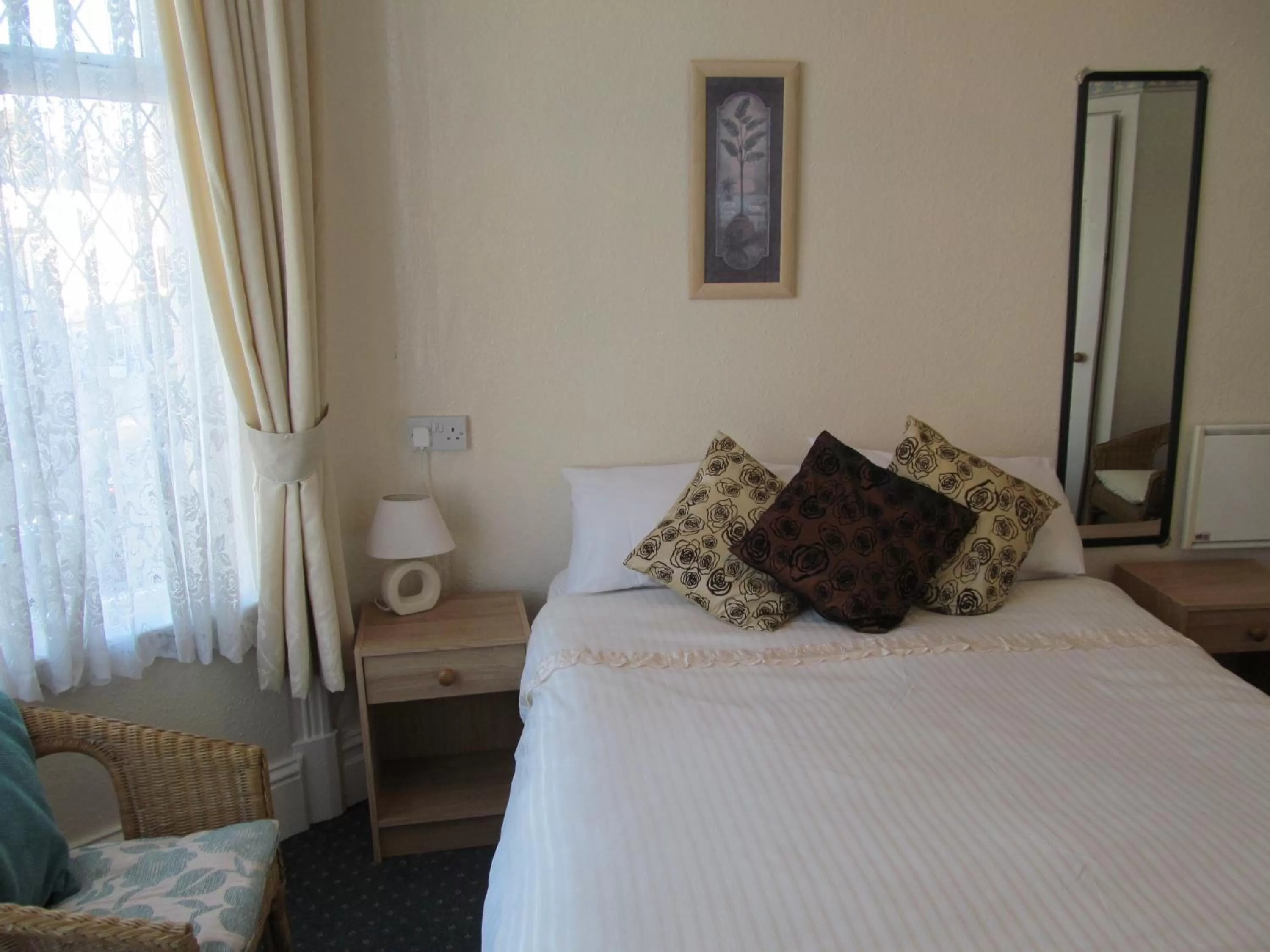 Bedroom, Bed in Alondra Hotel