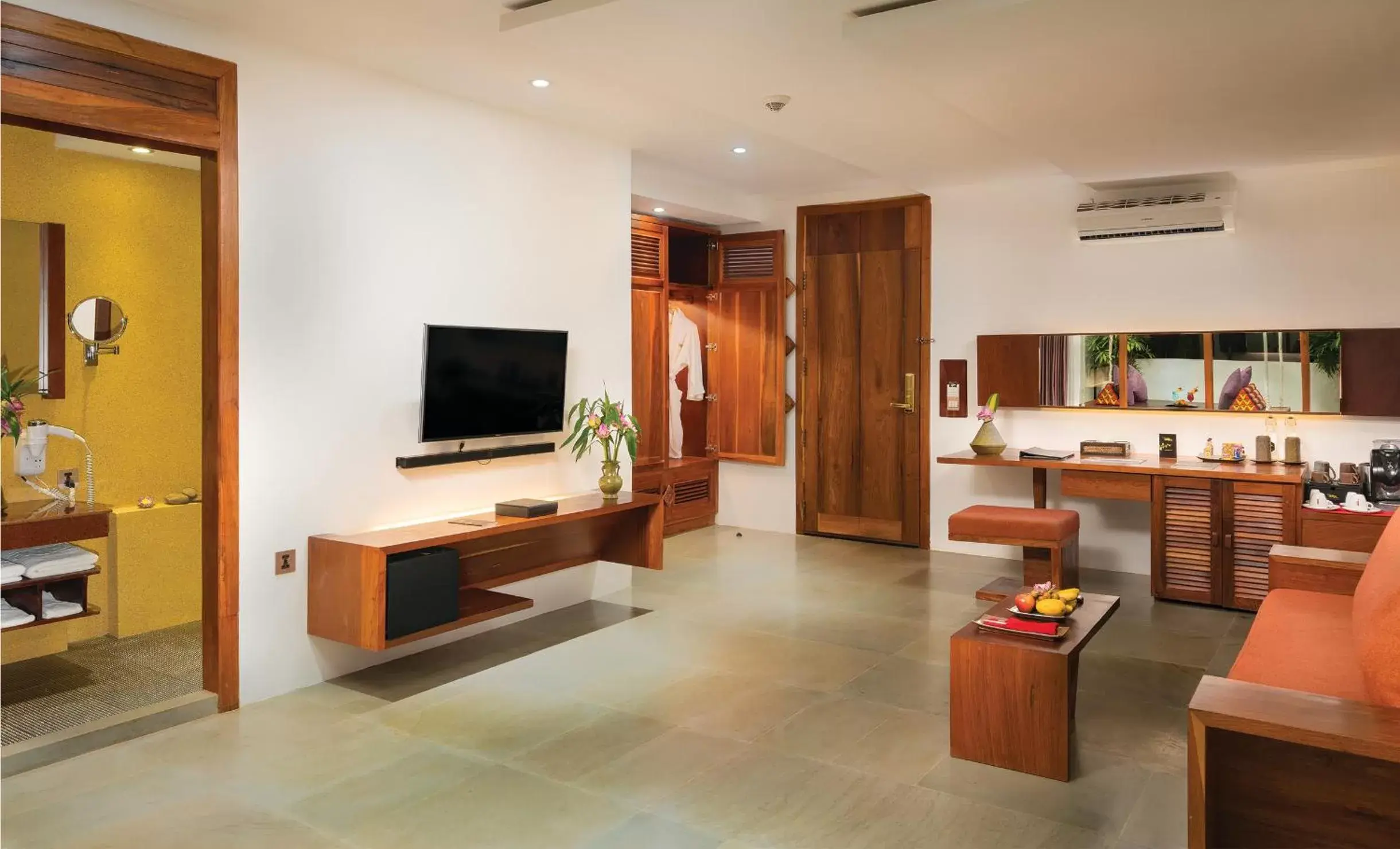 TV and multimedia, TV/Entertainment Center in Golden Temple Residence