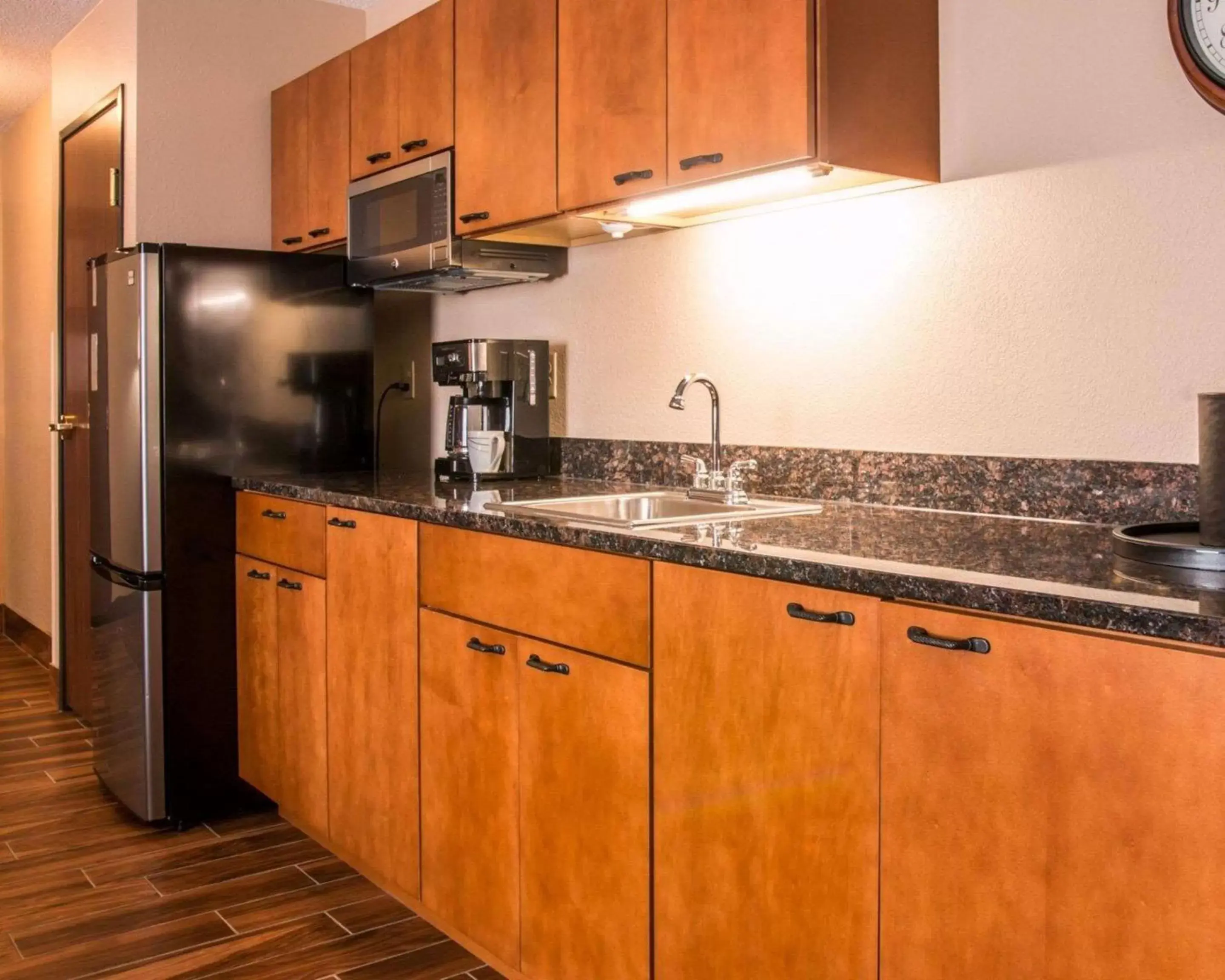 Kitchen or kitchenette, Kitchen/Kitchenette in Comfort Inn & Suites and Conference Center