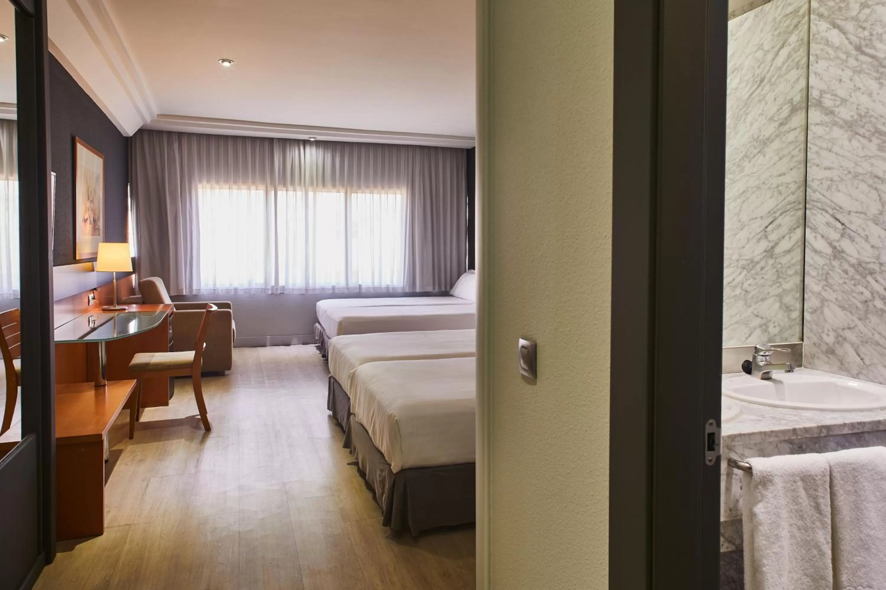 Photo of the whole room, Bed in Silken Al-Andalus Palace