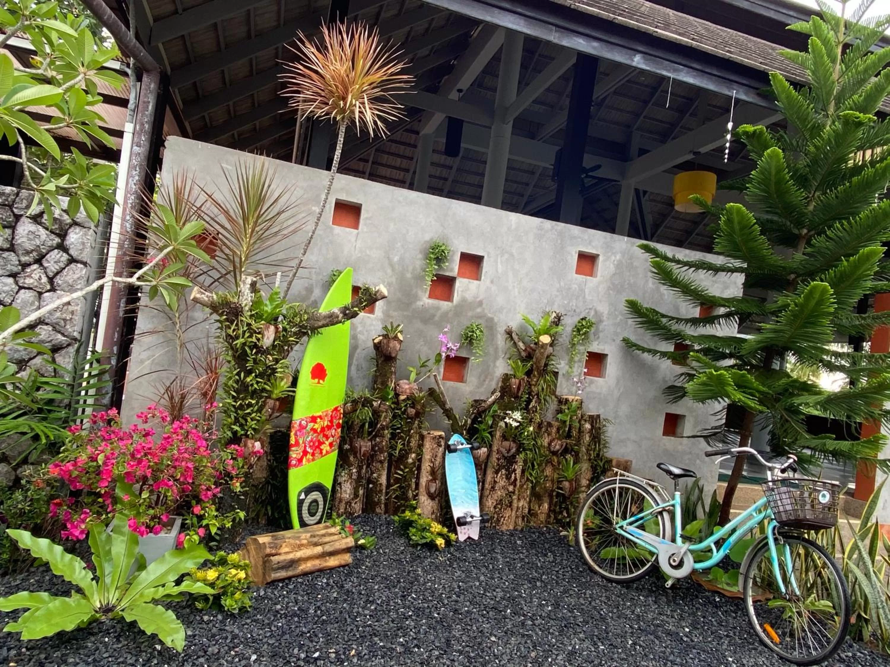 Facade/entrance in Palm Galleria Resort