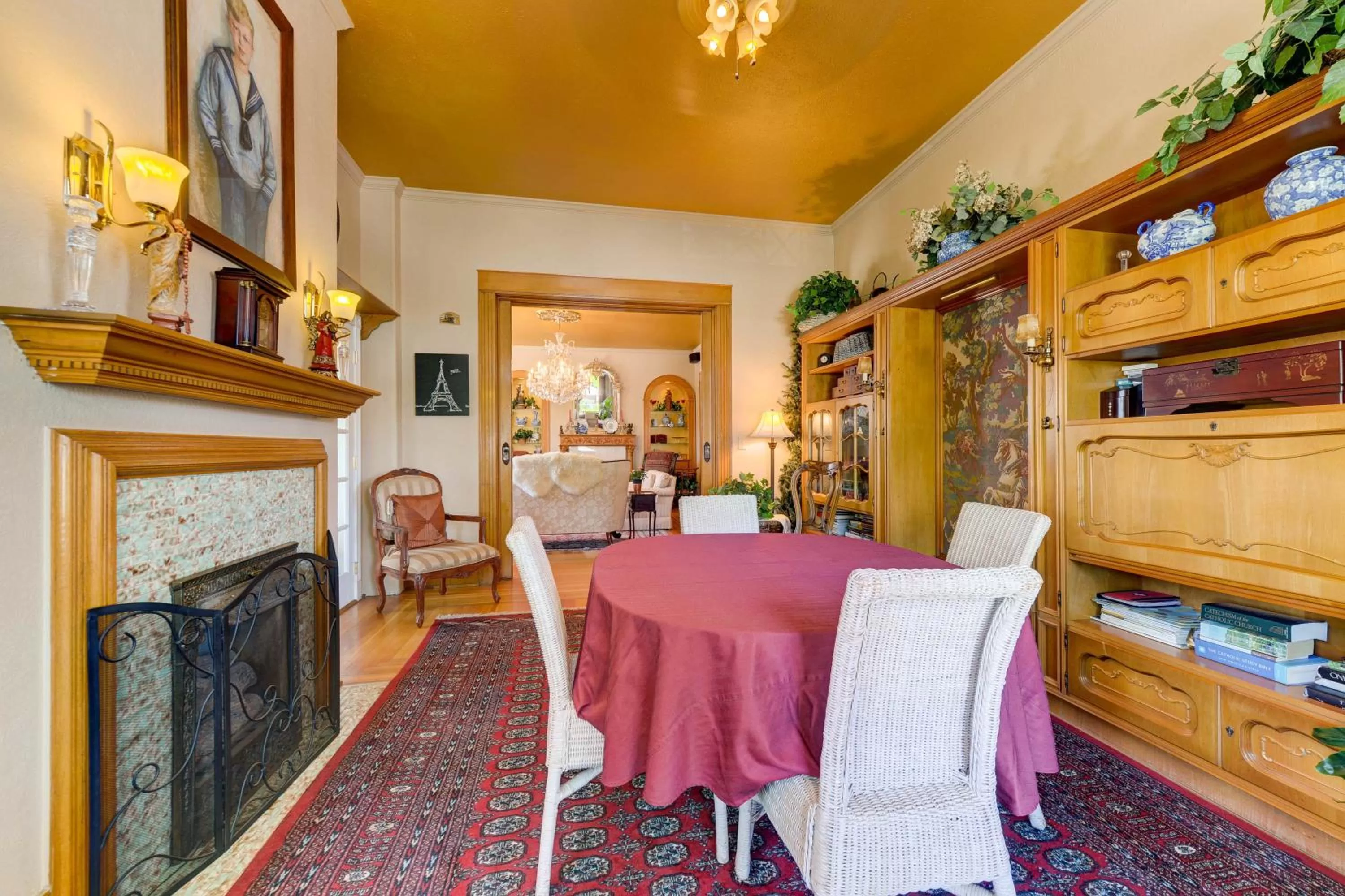 Living room in The St. Mary's Inn, Bed and Breakfast