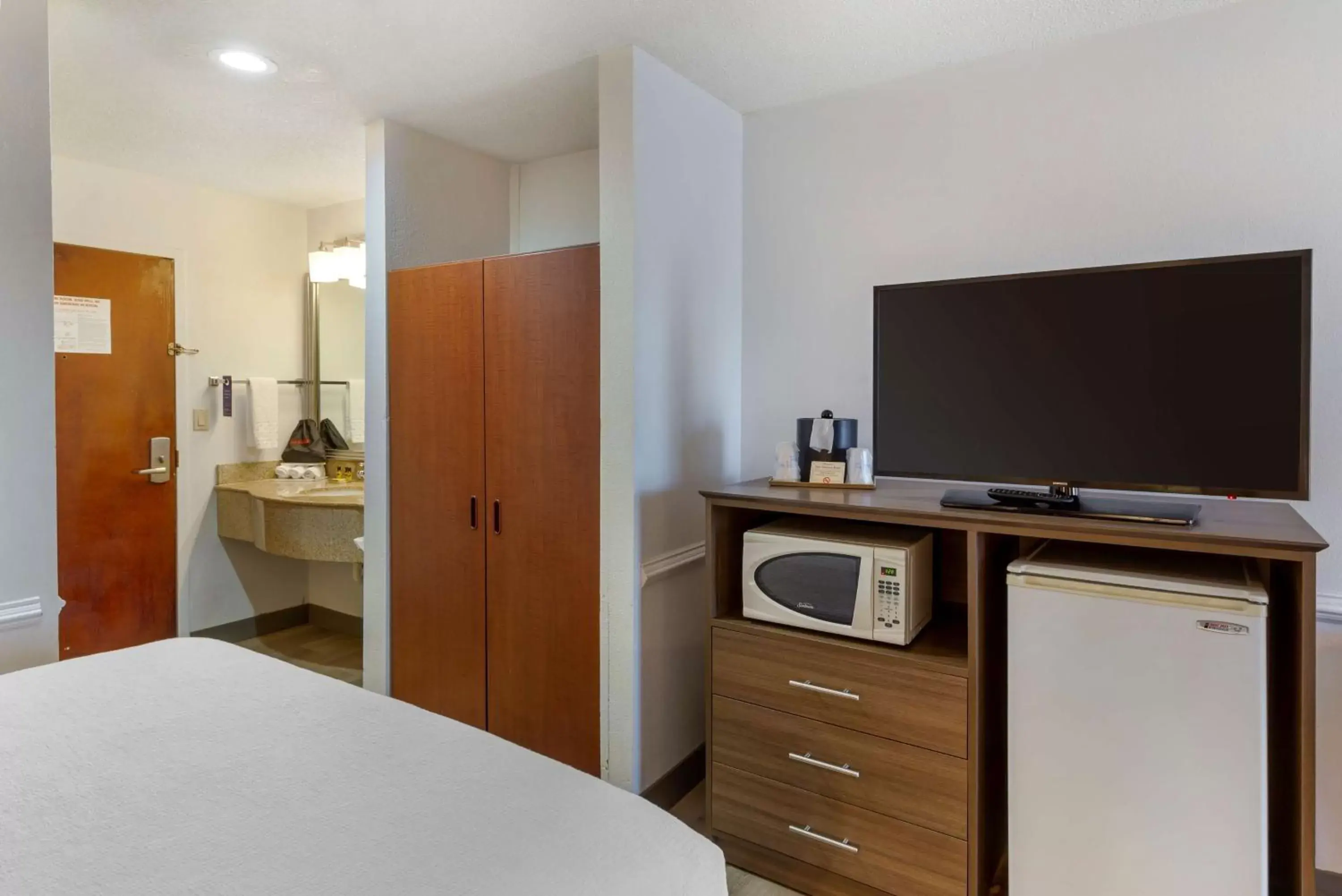 Bedroom in Best Western Plus South Hill Inn Bedroom in Best Western Plus South Hill Inn