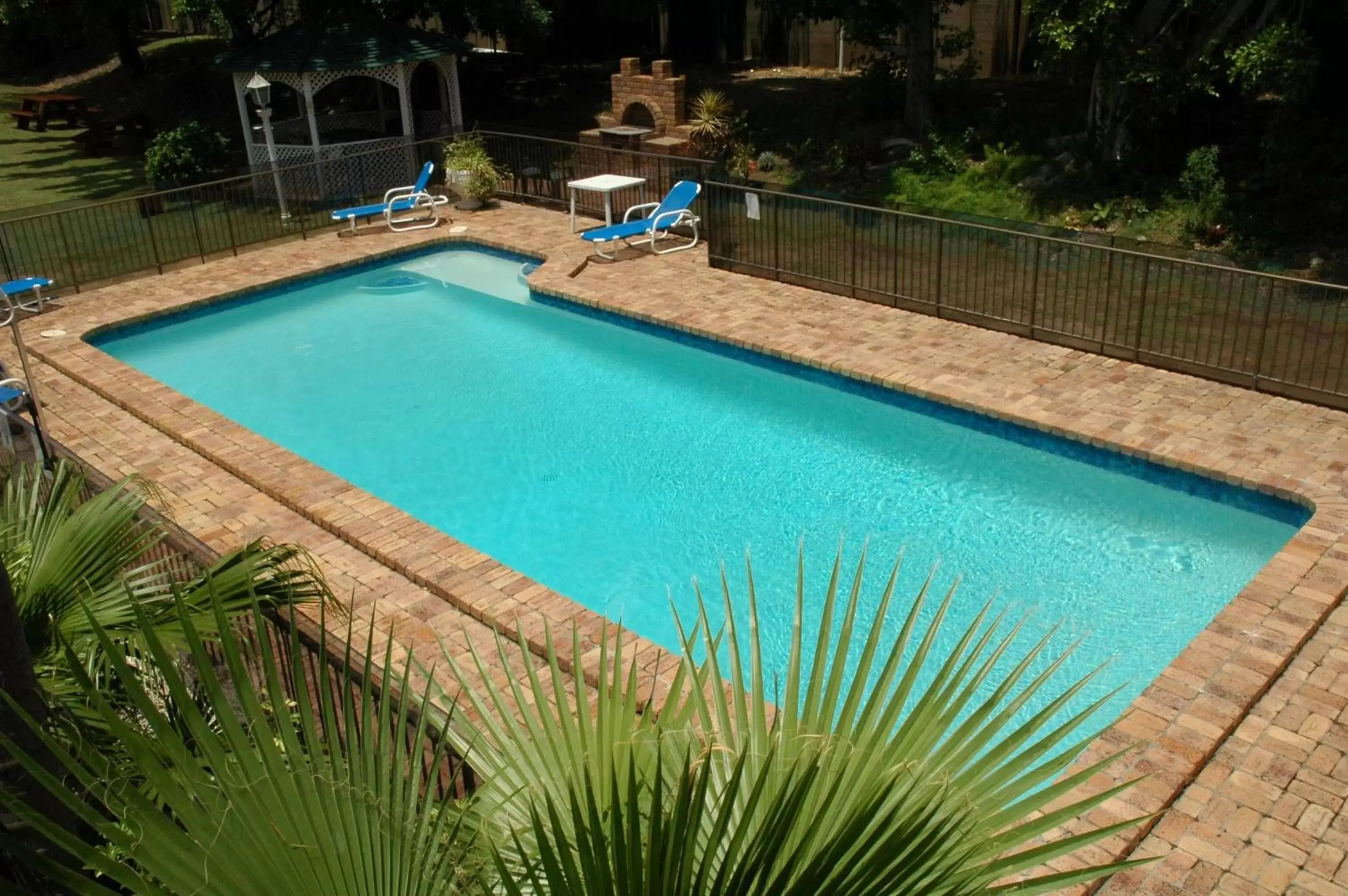 Bird's eye view, Swimming Pool in Coomera Motor Inn