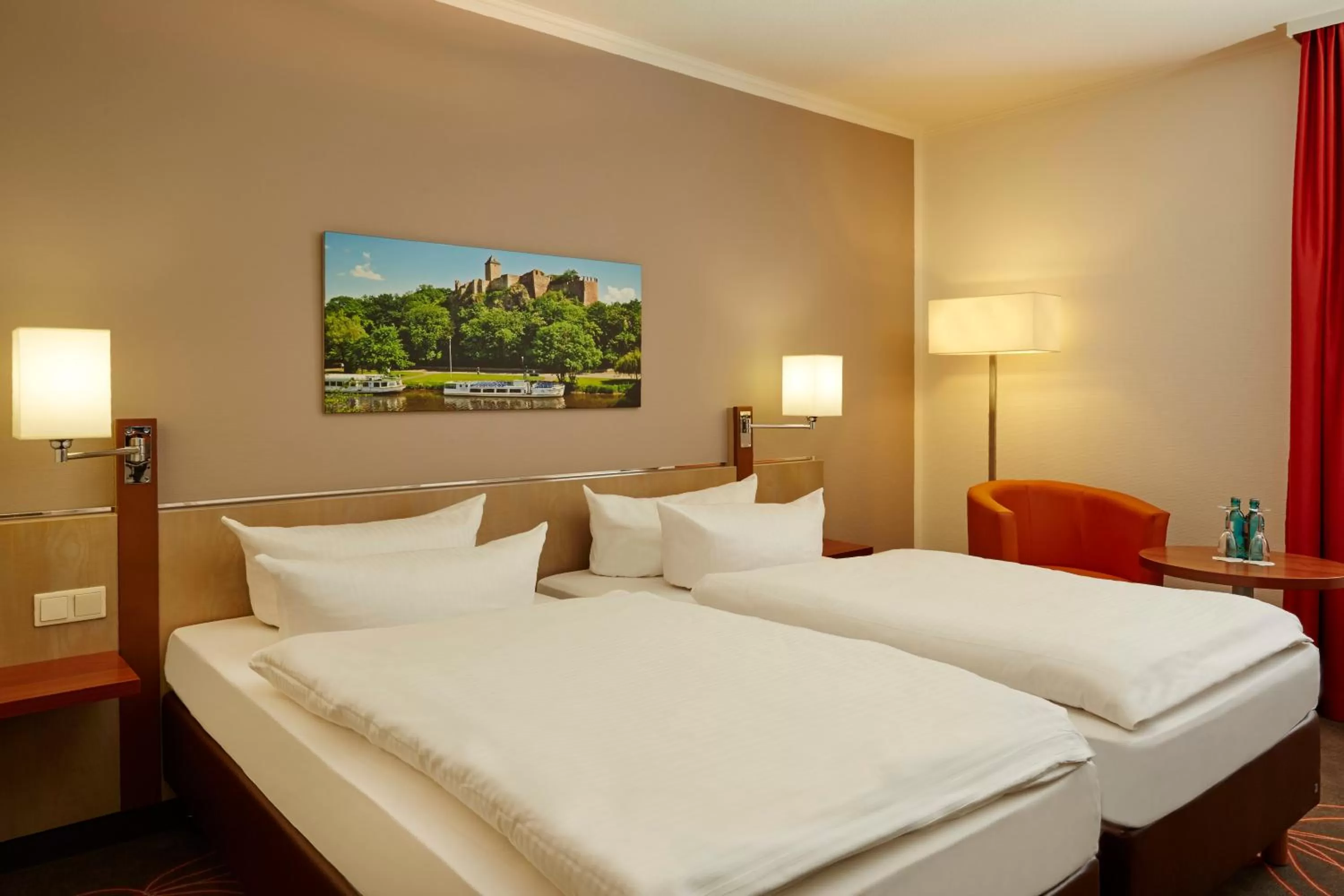 Photo of the whole room, Bed in H+ Hotel Leipzig-Halle