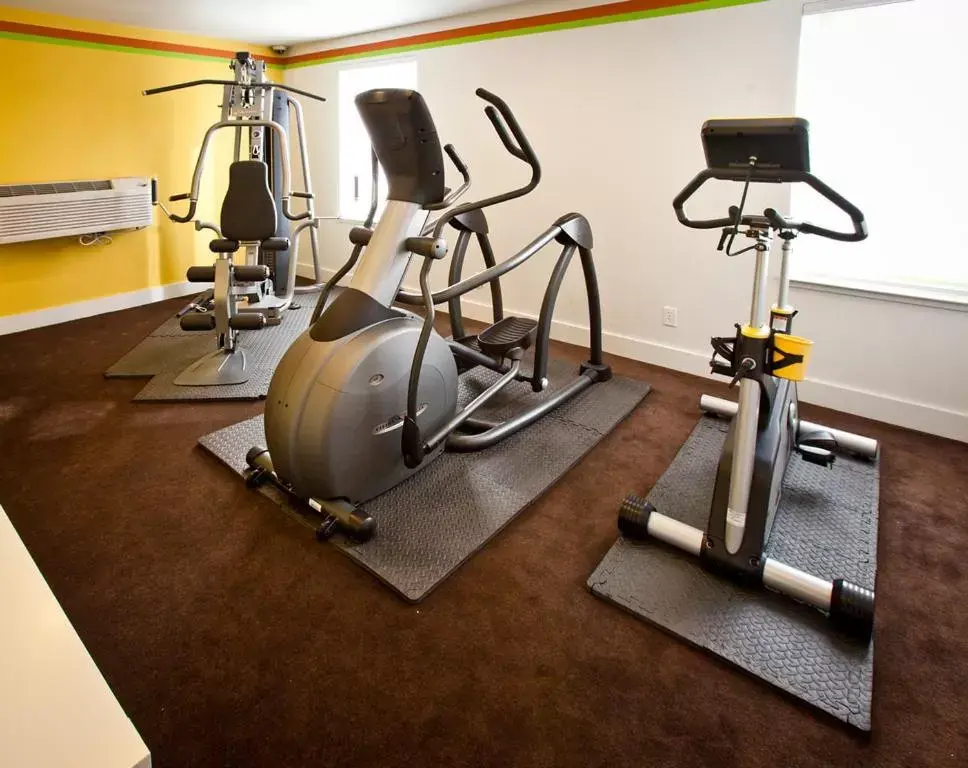 Fitness centre/facilities, Fitness Center/Facilities in Menlo Park Inn