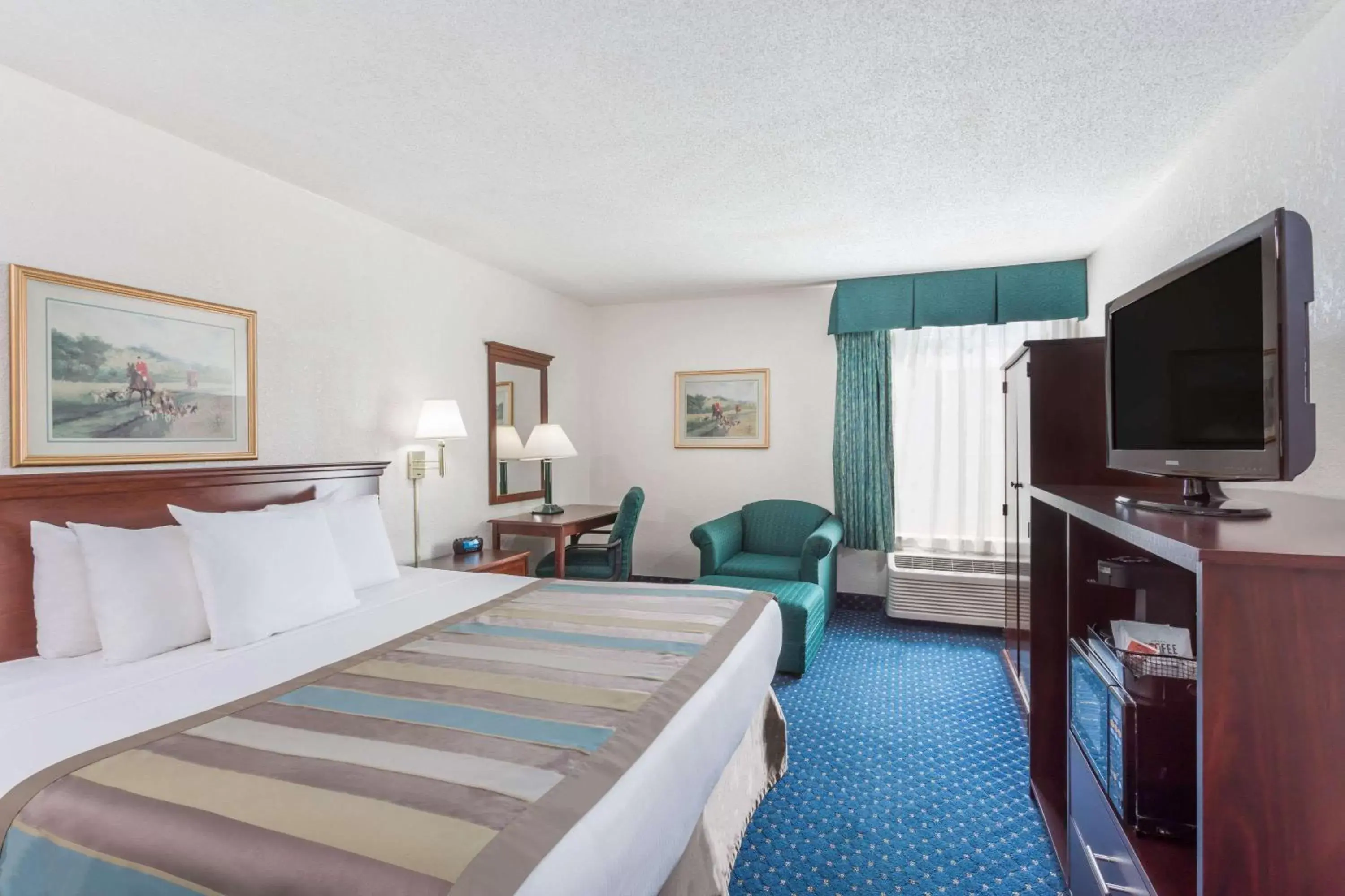 Photo of the whole room, Bed in Baymont by Wyndham Greensboro/Coliseum