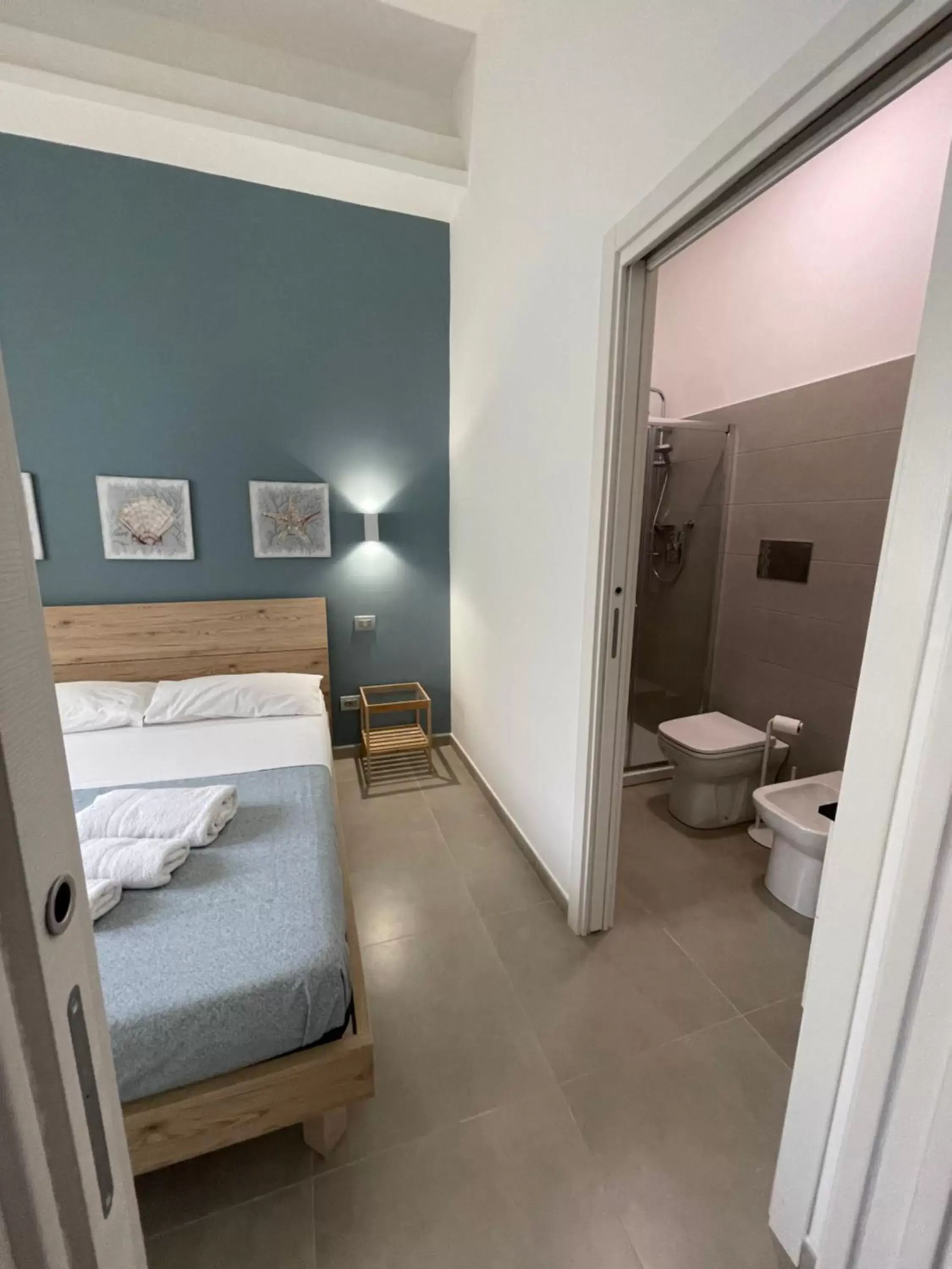 Bathroom, Bed in Le Casuzze di Siculiana