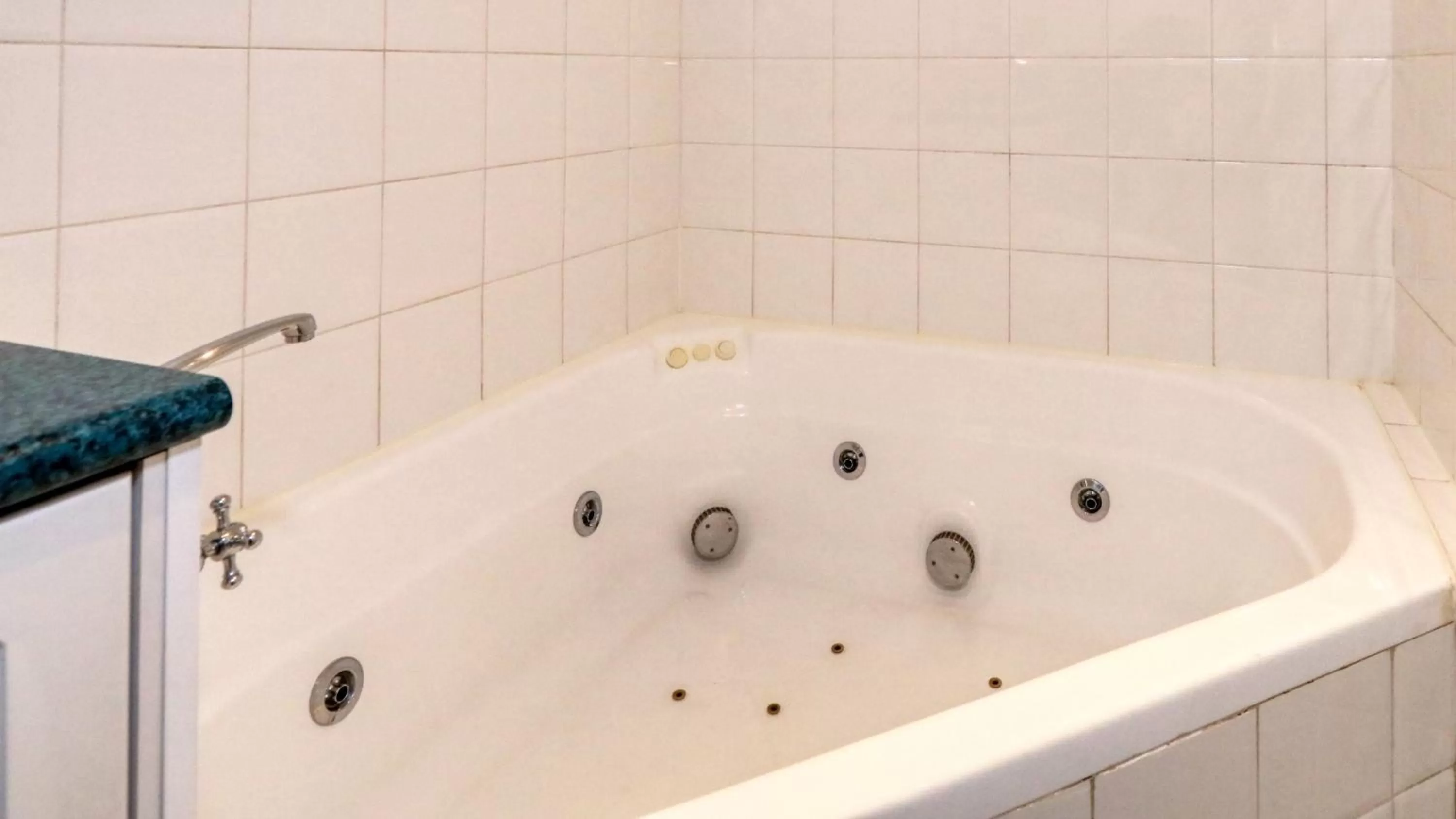 Spa and wellness centre/facilities in Hilltop Motel