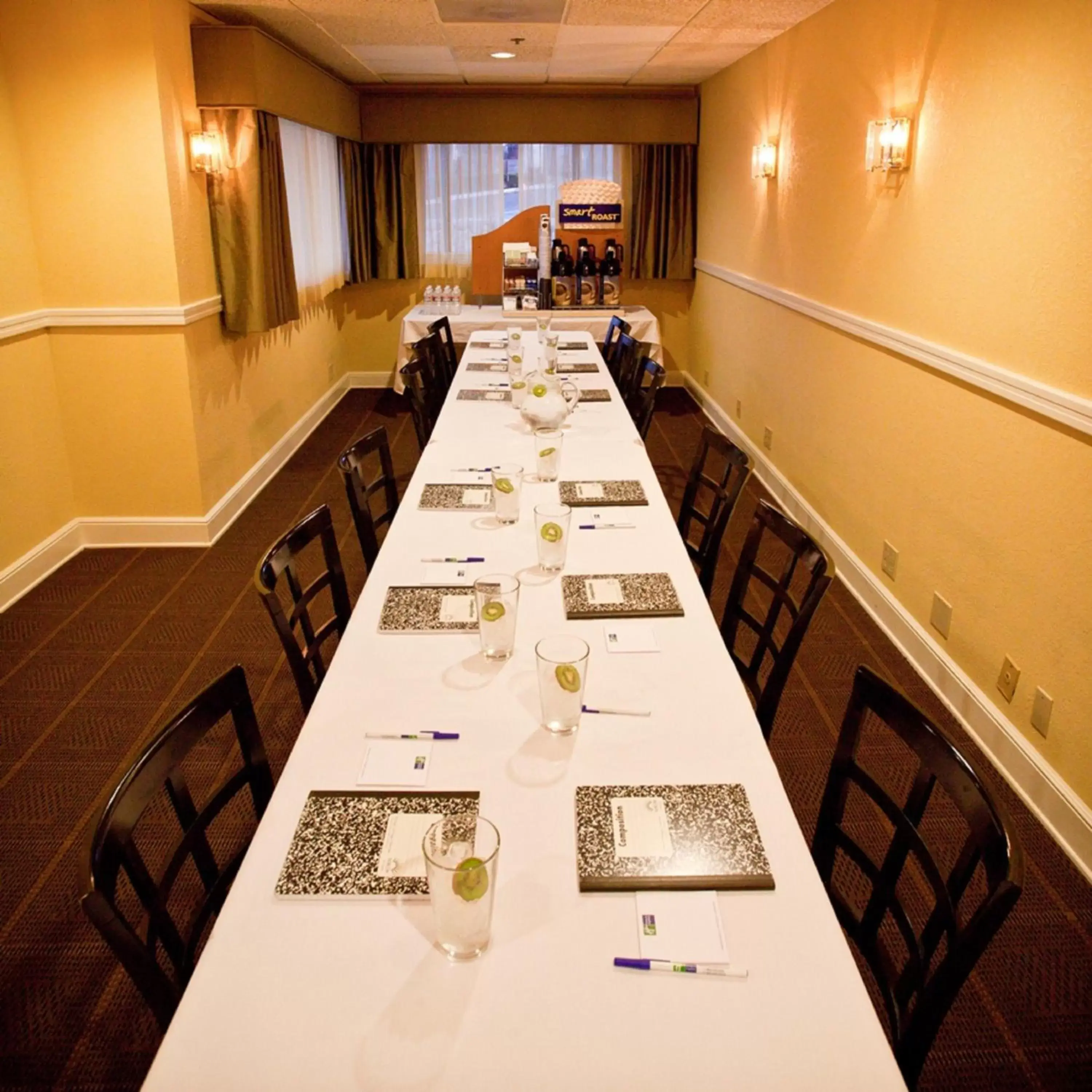 Meeting/conference room, Restaurant/Places to Eat in Holiday Inn Express Grover Beach-Pismo Beach Area, an IHG Hotel