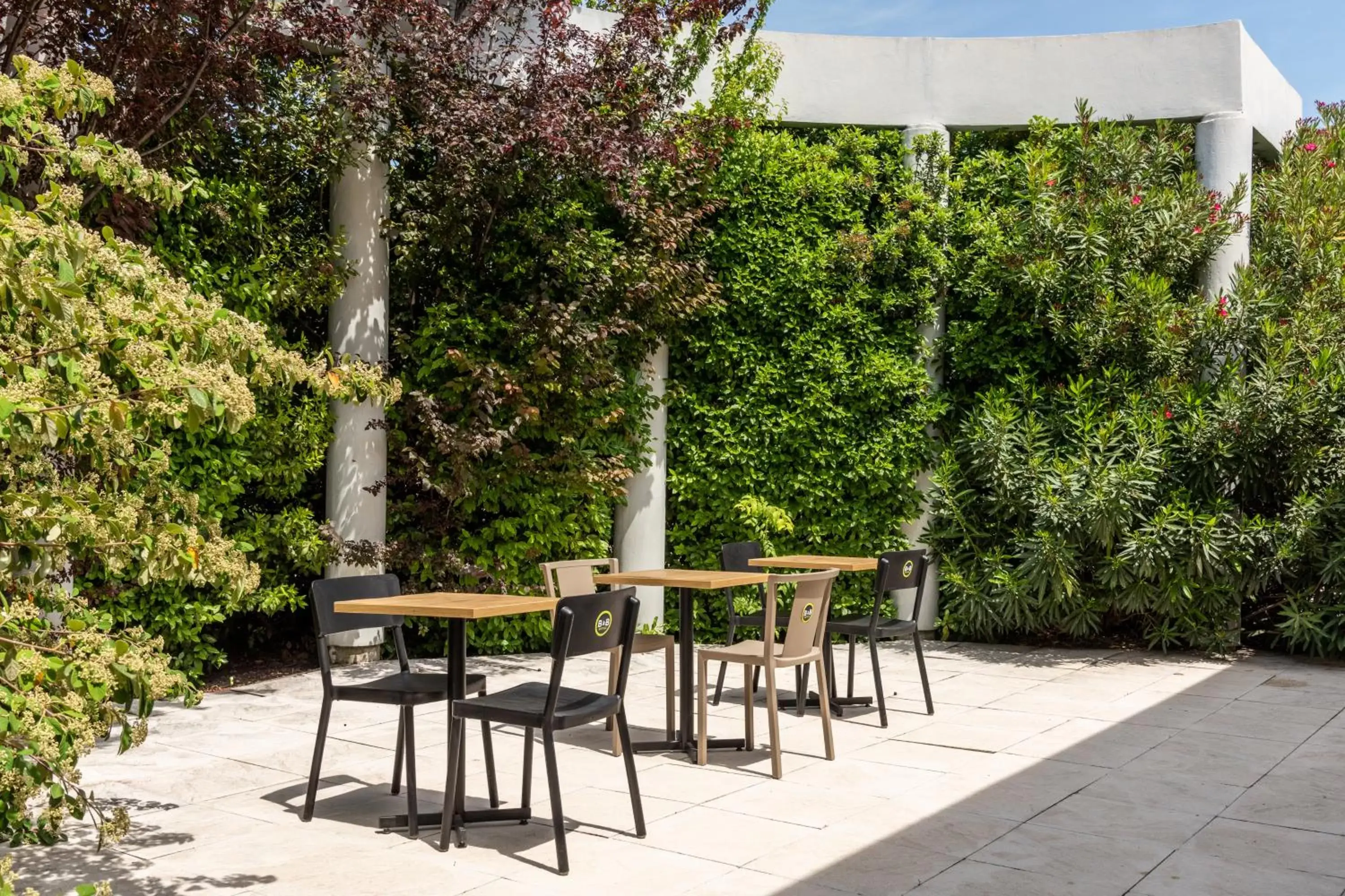 Patio in B&B HOTEL Montpellier Sud Lattes