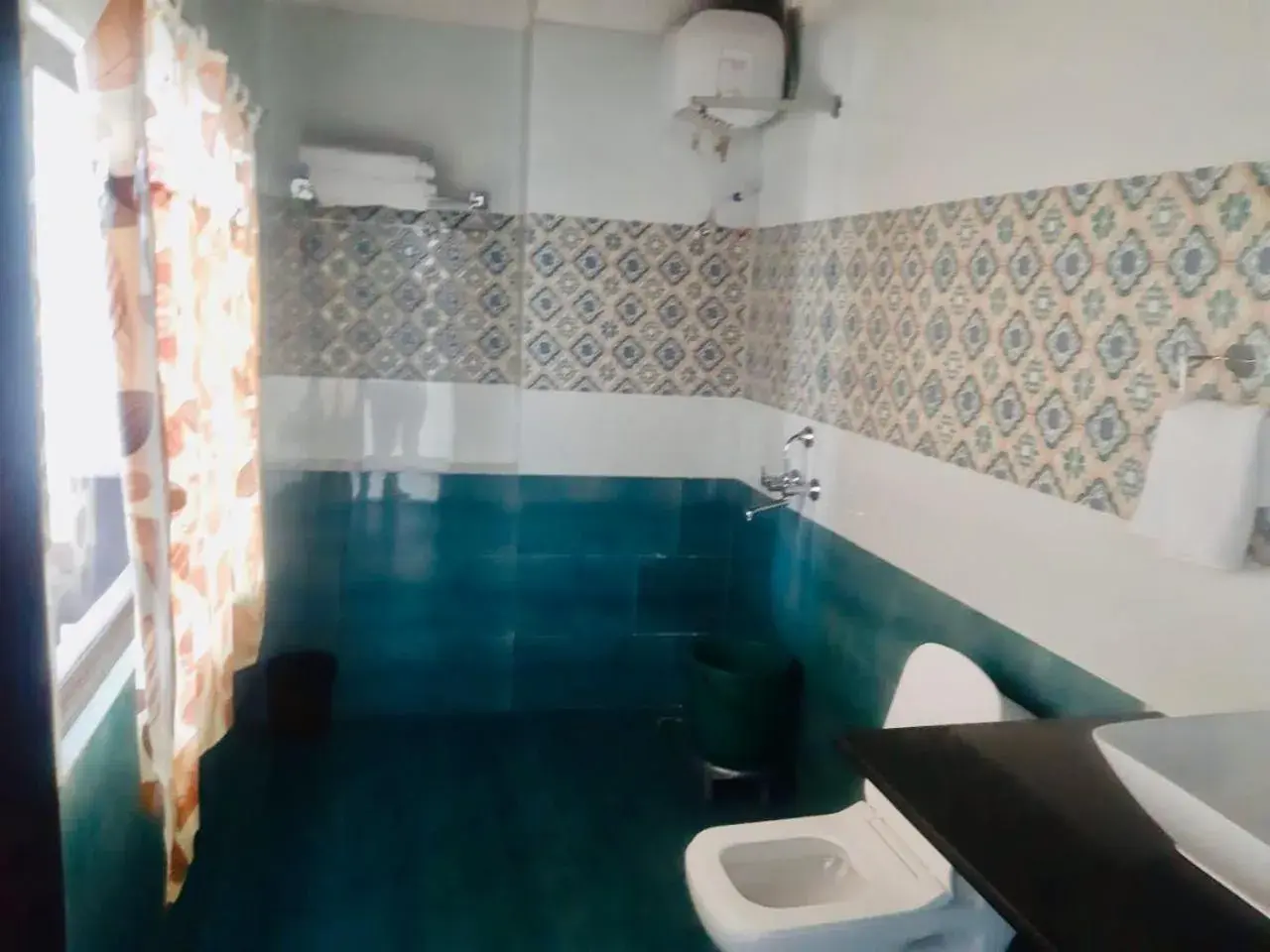 Bathroom, Swimming Pool in Hotel Devraj Niwas on Lake Pichola Udaipur