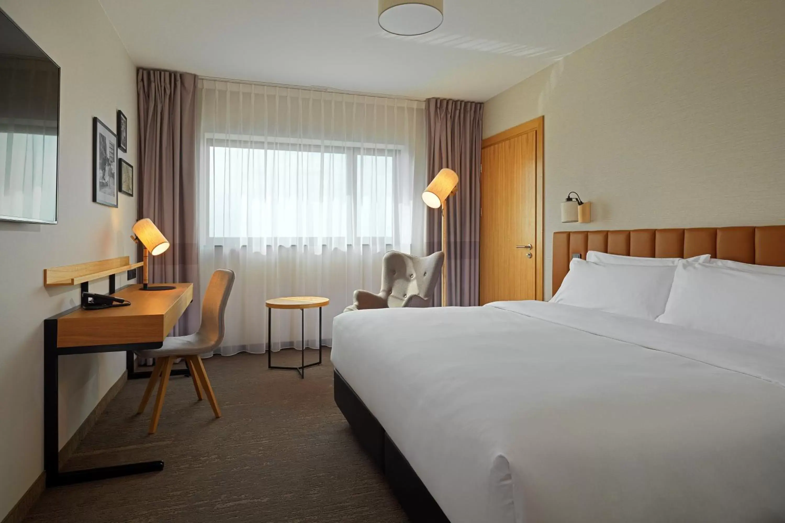 Photo of the whole room, Bed in Four Points by Sheraton Warsaw Mokotow