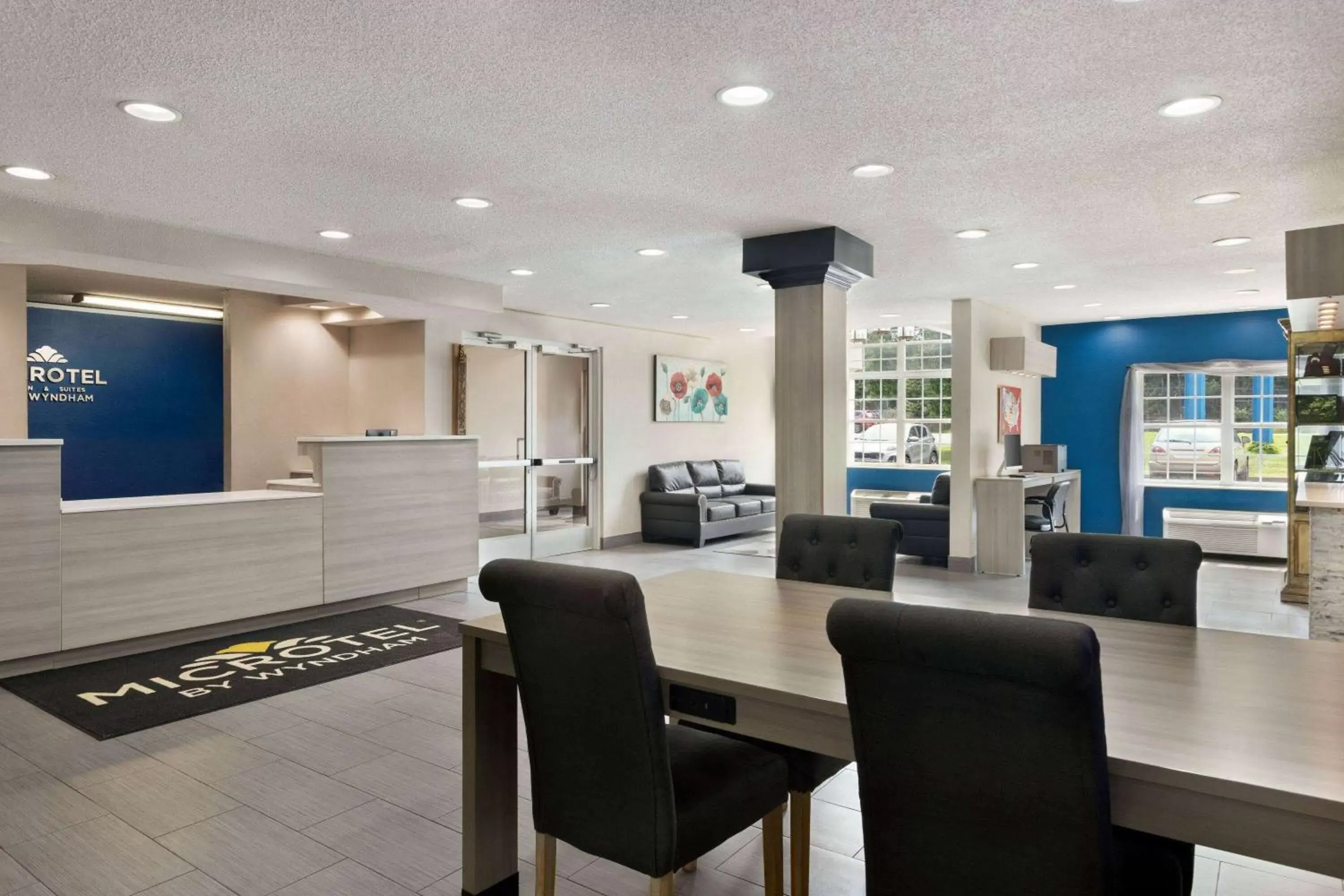 Lobby or reception in Microtel Inn & Suites by Wyndham Florence/Cincinnati Airpo