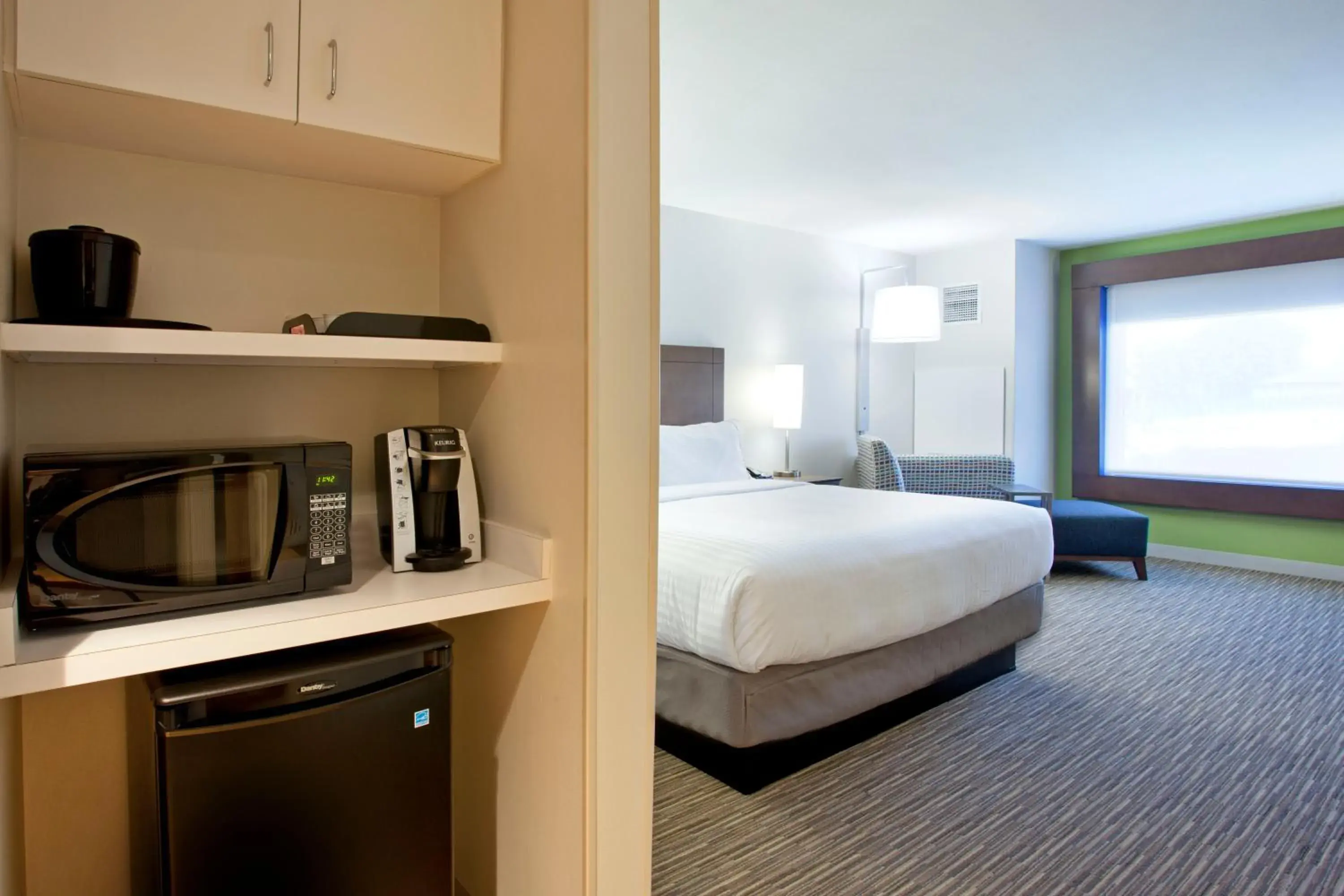 Bed in Holiday Inn Express Hotel & Suites Austin Downtown - University, an IHG Hotel
