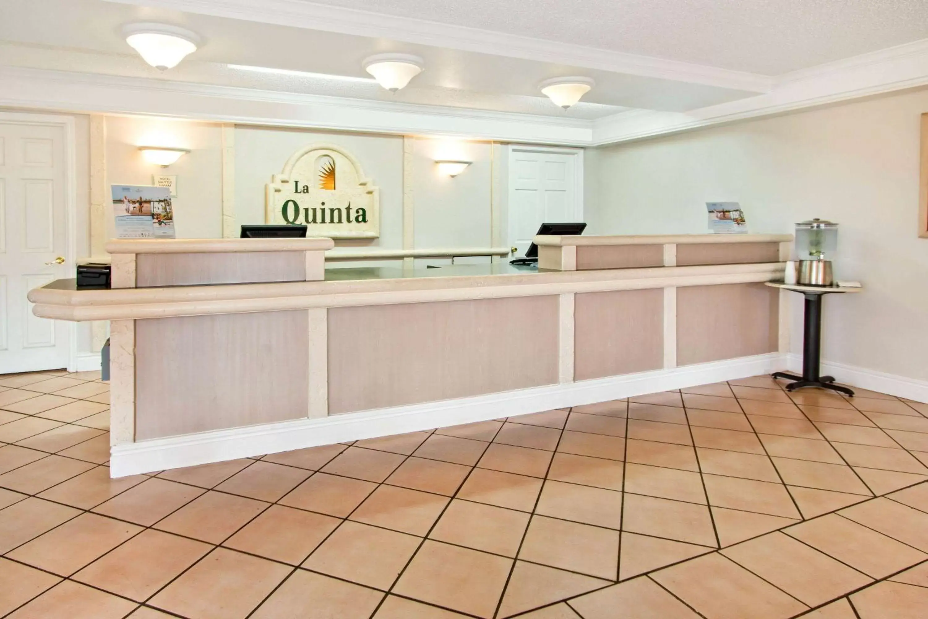 Lobby or reception, Lobby/Reception in La Quinta Inn by Wyndham Albuquerque Airport