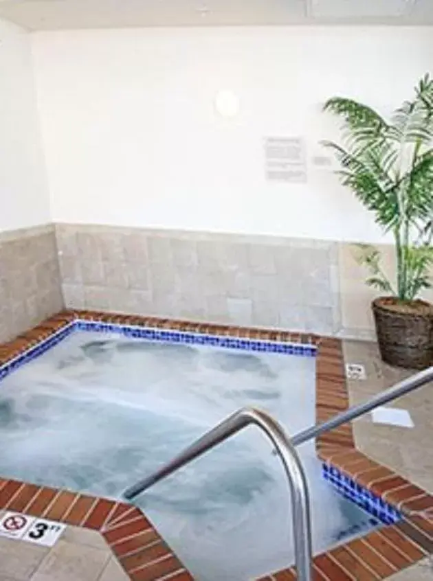 Spa and wellness centre/facilities, Swimming Pool in GrandStay Residential Suites Hotel Faribault