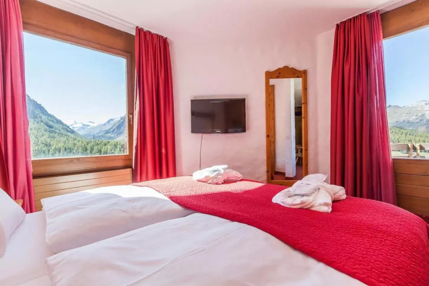 Photo of the whole room, Mountain View in Hotel Rosatsch