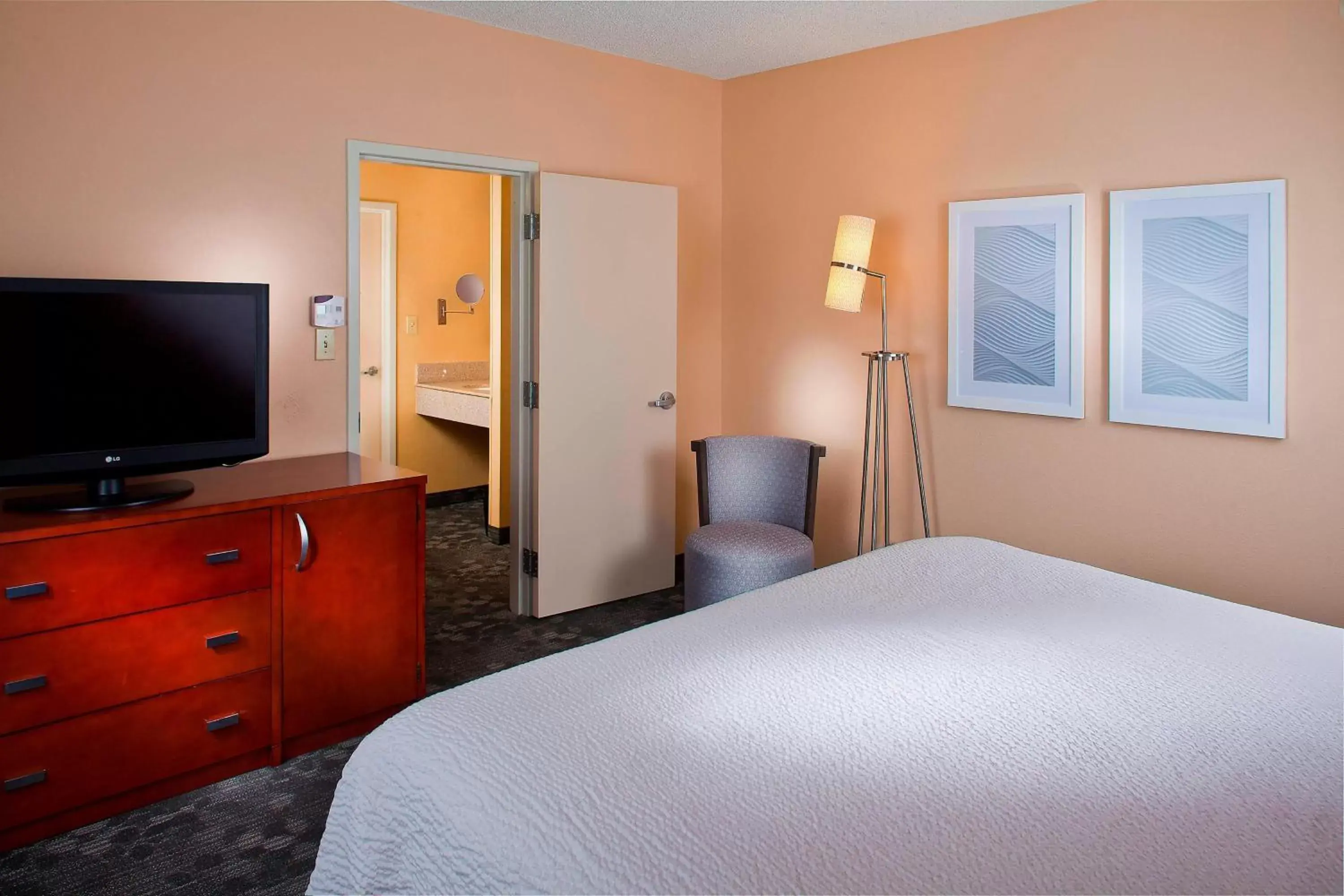 Bedroom, Bed in Courtyard by Marriott Charlottesville