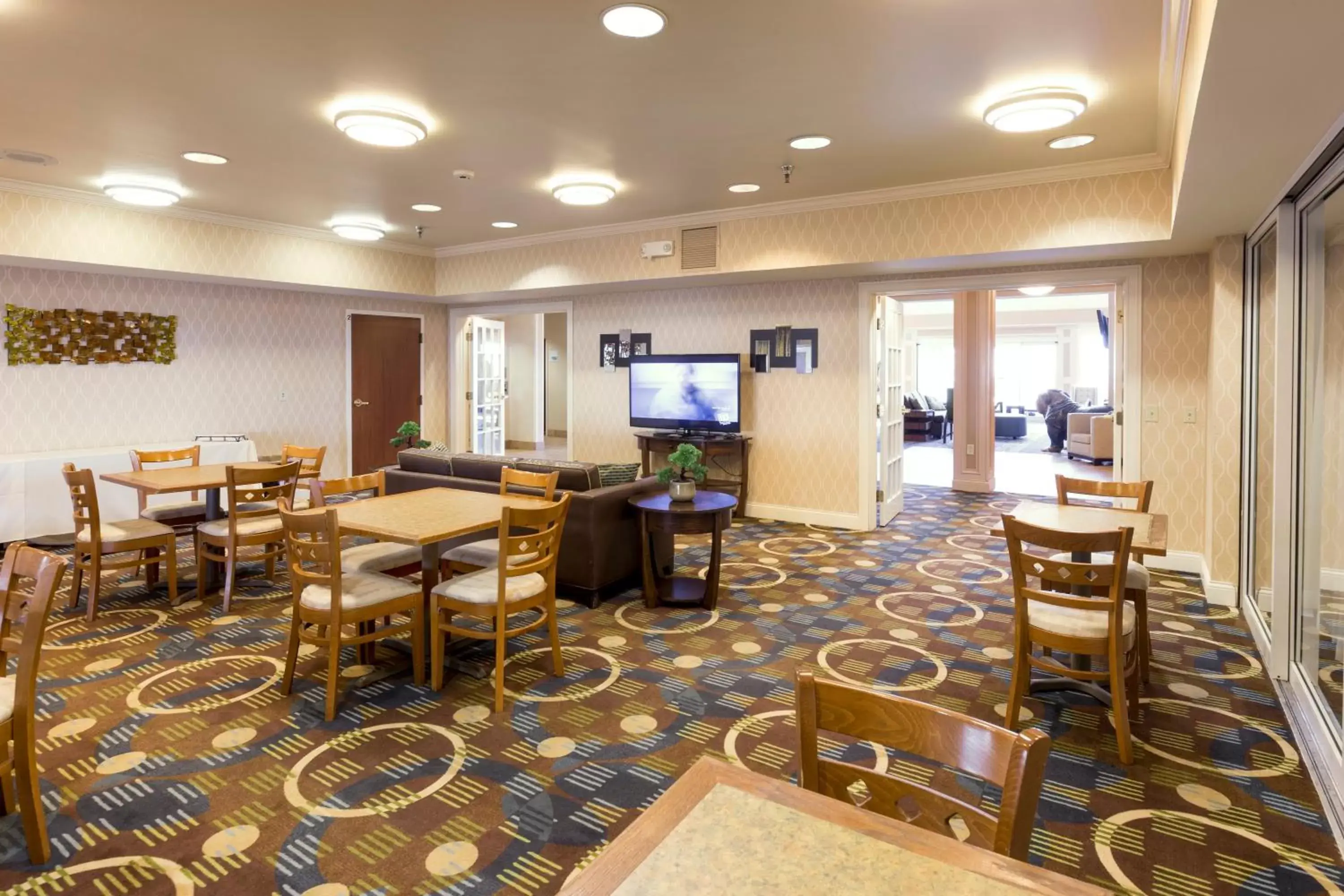 Lobby or reception, Restaurant/Places to Eat in Holiday Inn Express Hotel & Suites-Saint Joseph, an IHG Hotel