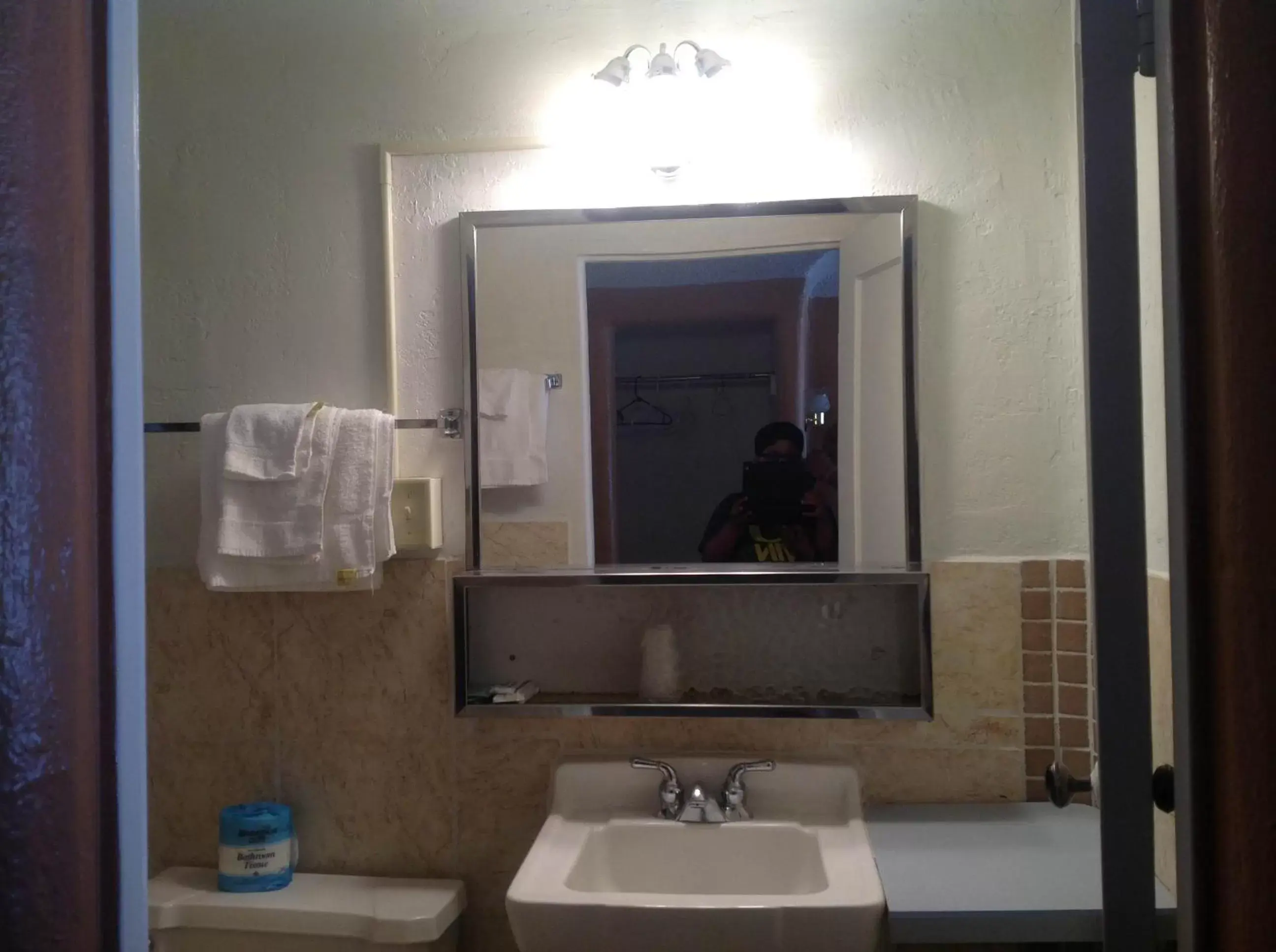Bathroom in Budget Inn Motel Chemult
