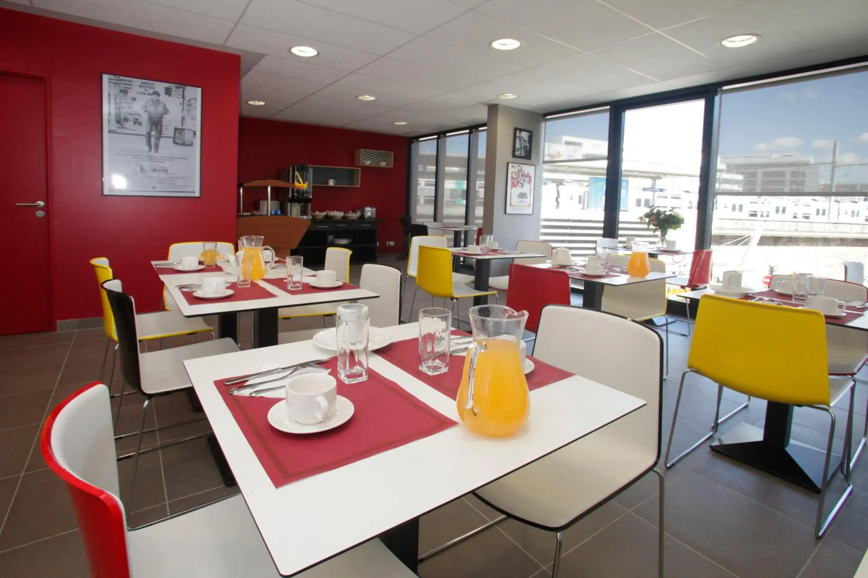 Buffet breakfast, Restaurant/Places to Eat in Apparthotel Odalys Paris Reuil