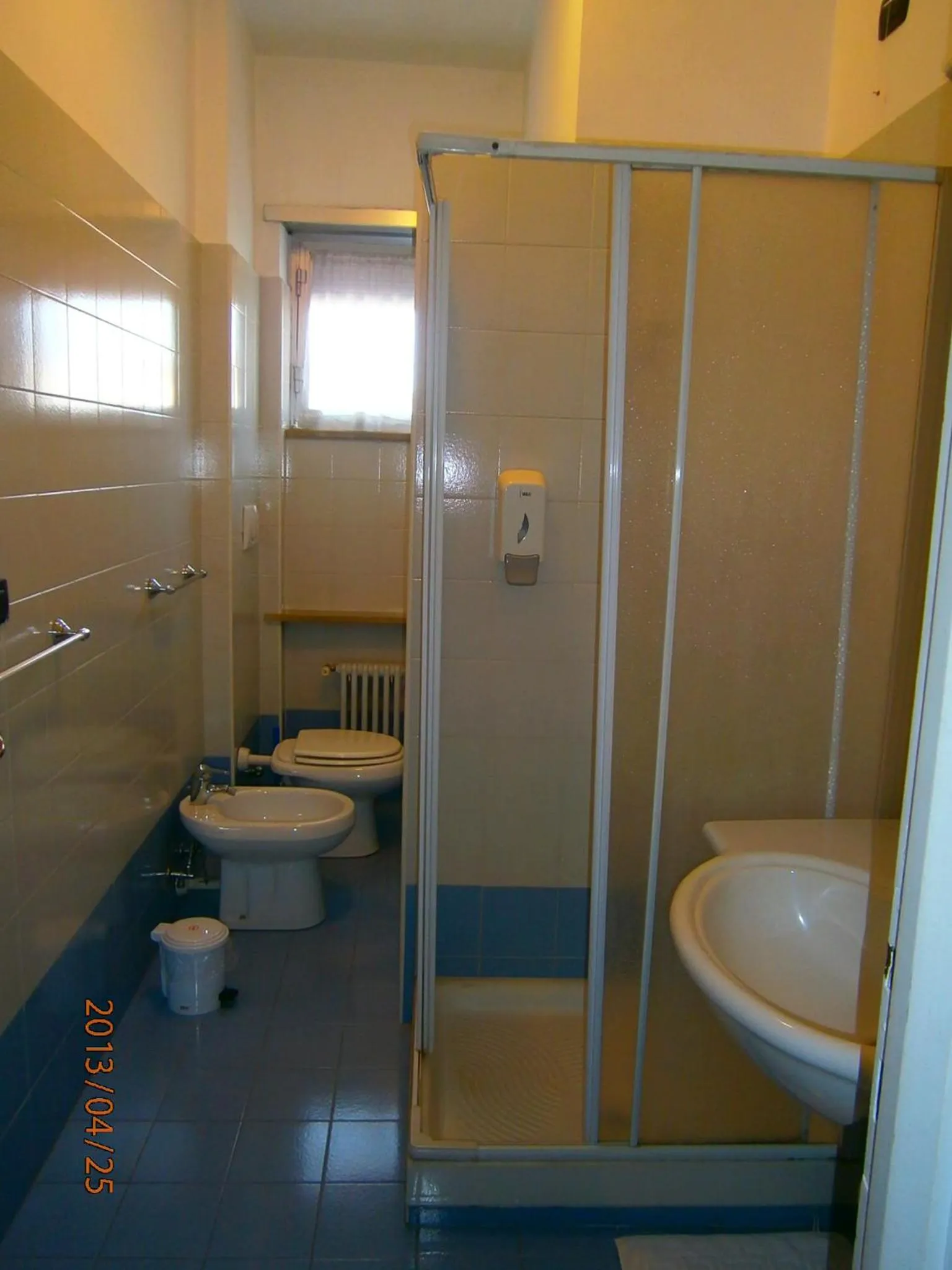 Shower in Albergo Guido Reni