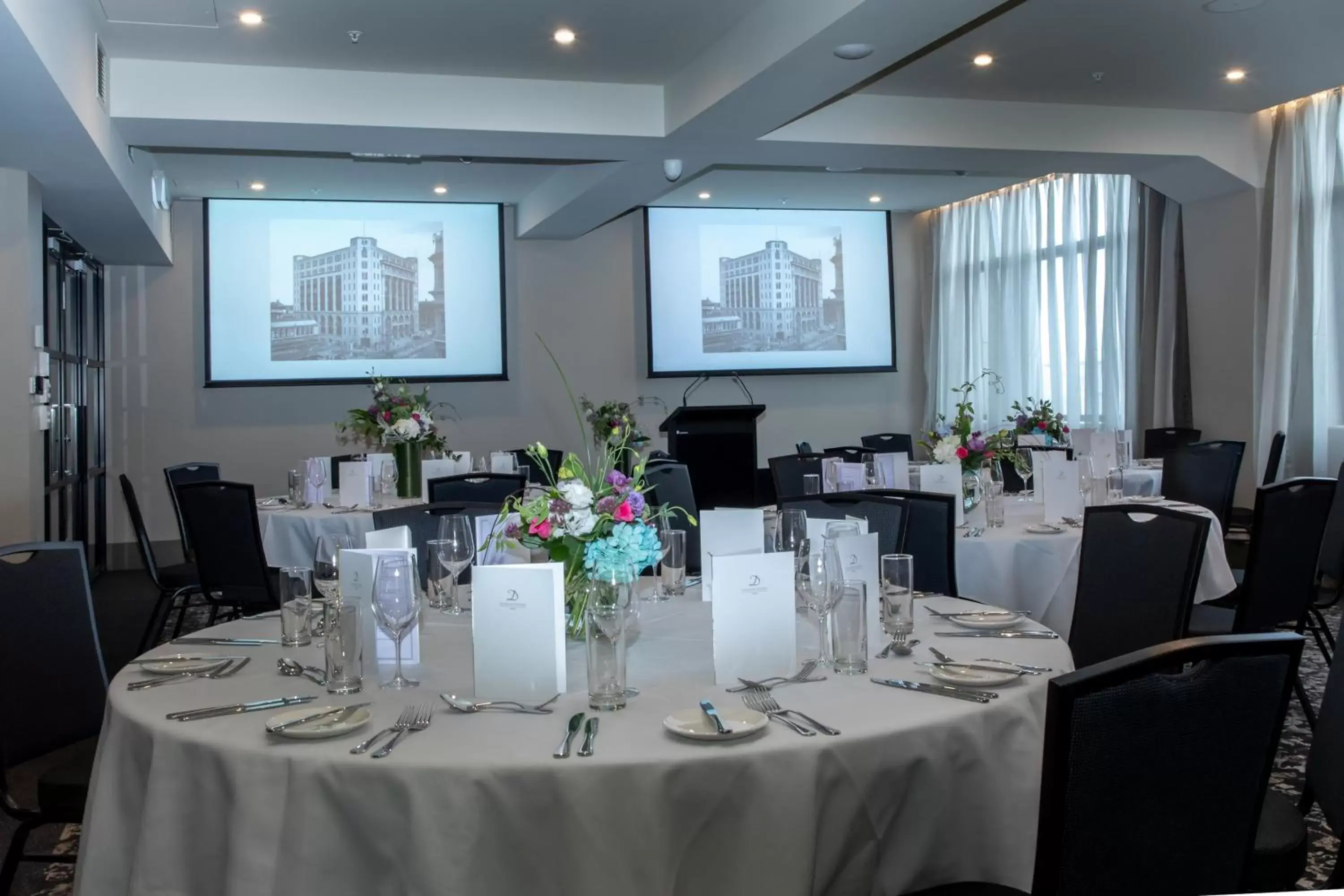 Banquet/Function facilities, Restaurant/Places to Eat in Distinction Dunedin Hotel