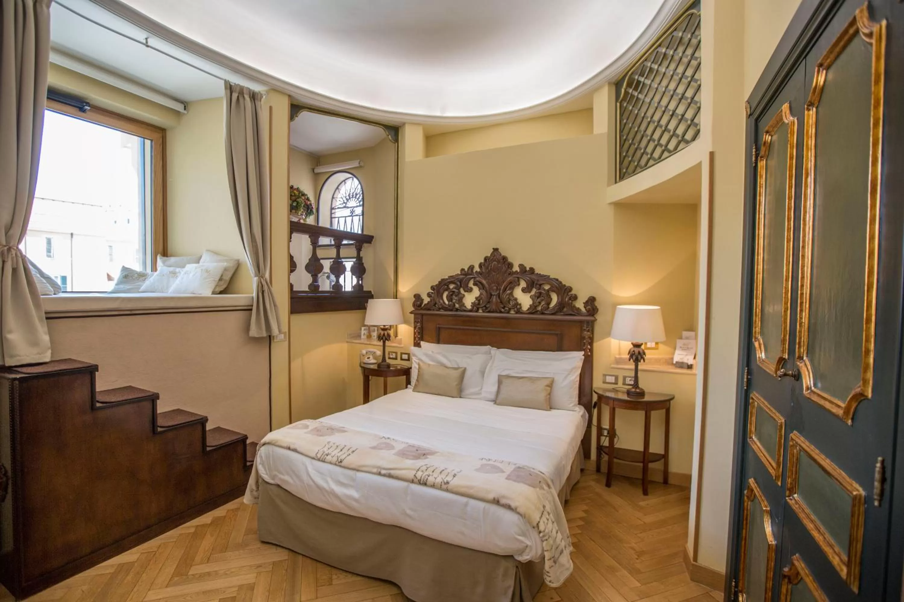 Junior Suite with View in Royal Suite Trinità Dei Monti
