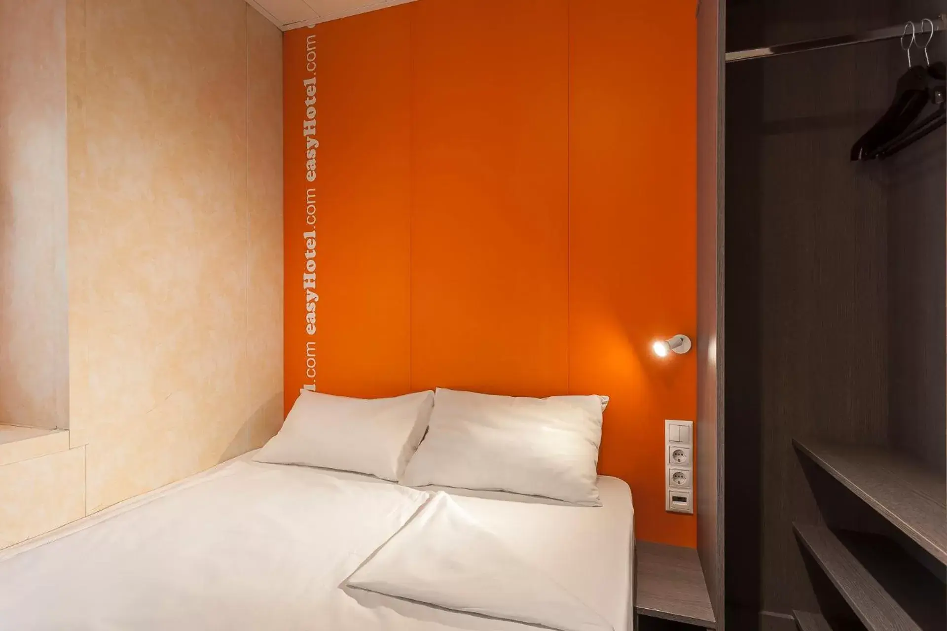 Bed in easyHotel Budapest Oktogon