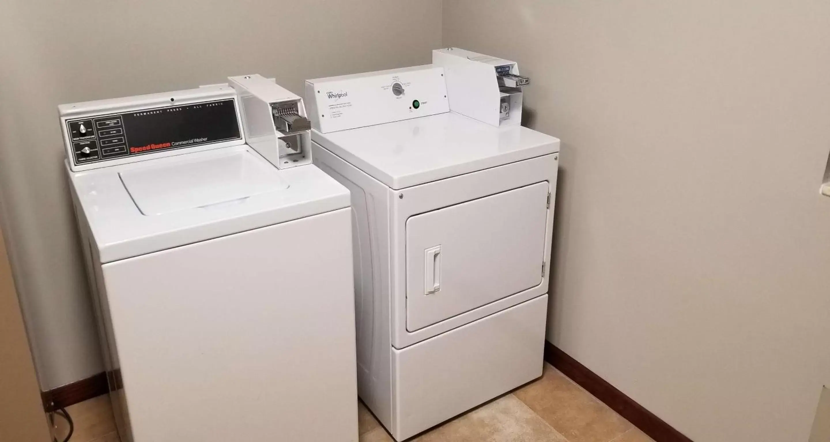 laundry, Kitchen/Kitchenette in Best Western University Inn