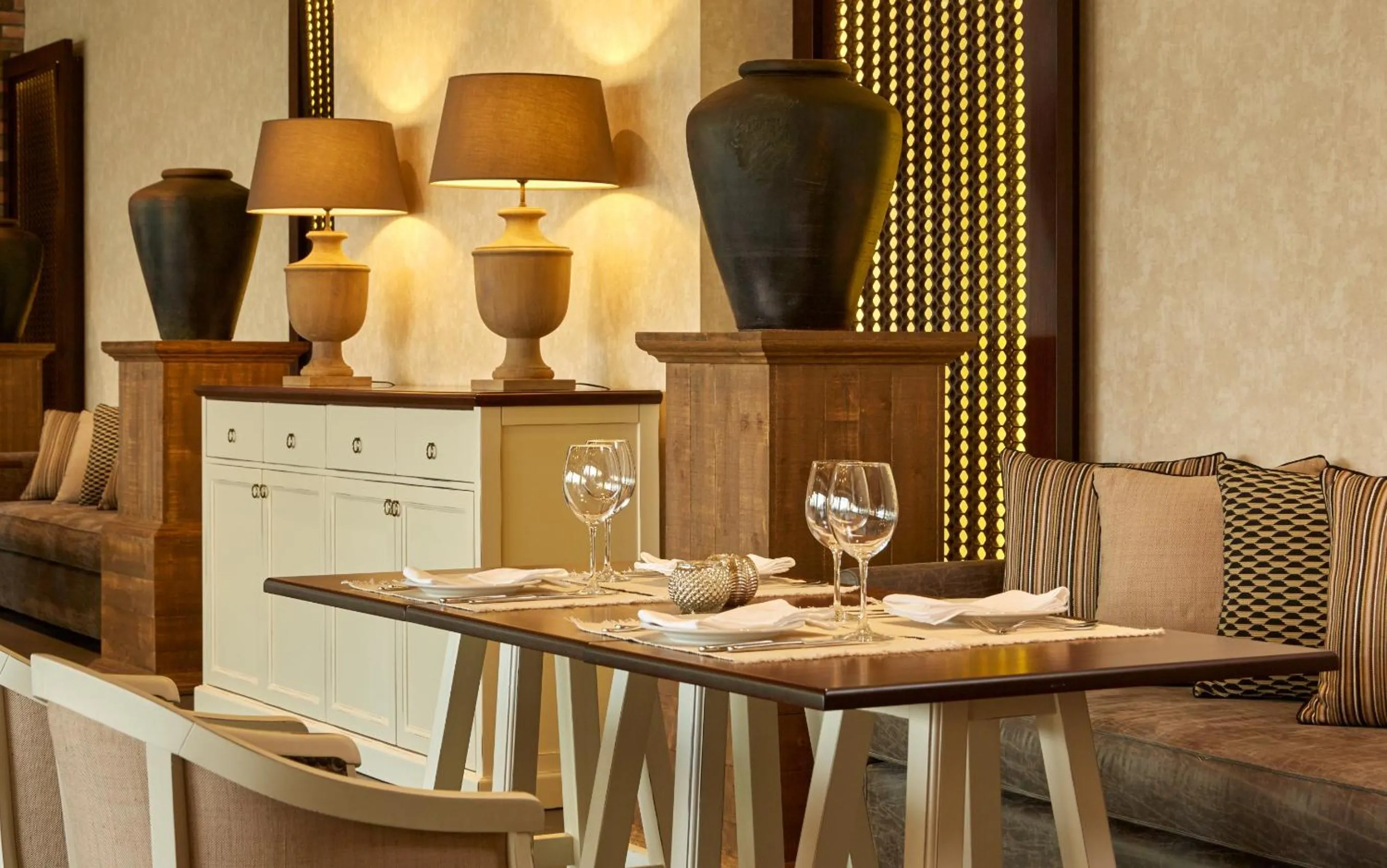 Restaurant/places to eat in Limneon Resort & Spa