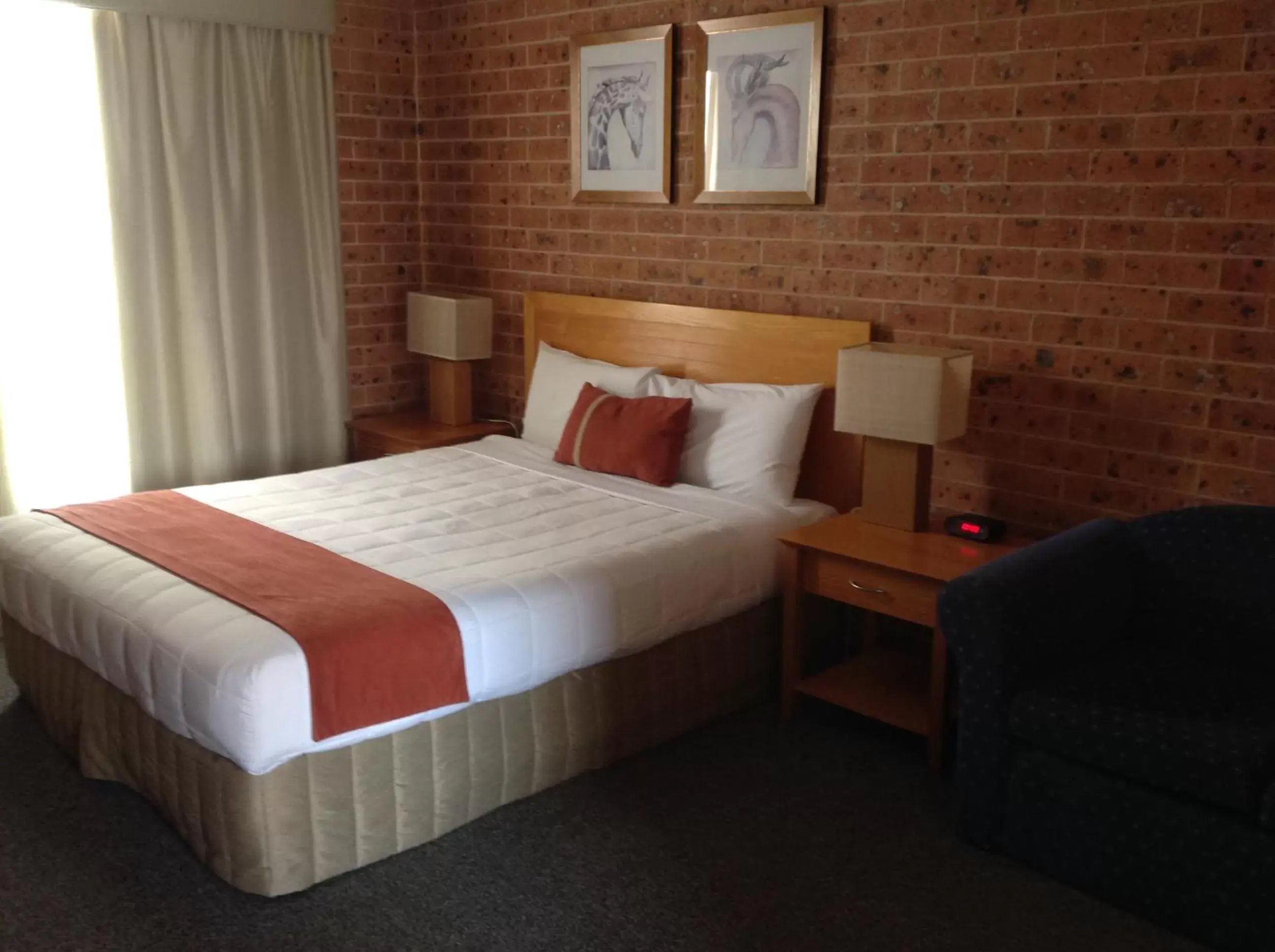 Day, Bed in Akuna Motor Inn and Apartments