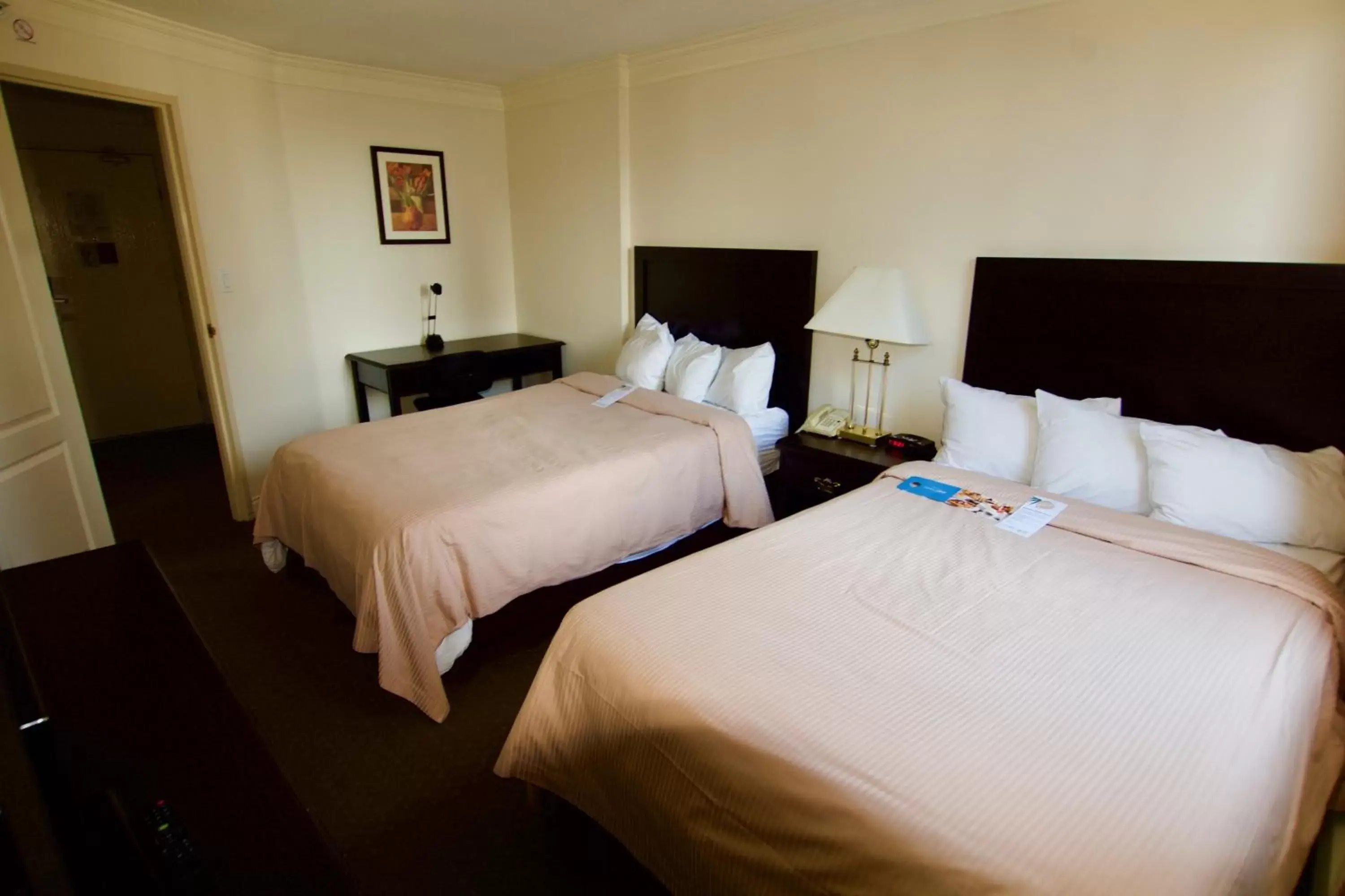 Twin Room with Balcony in Century Plaza Hotel Twin Room with Balcony in Century Plaza Hotel