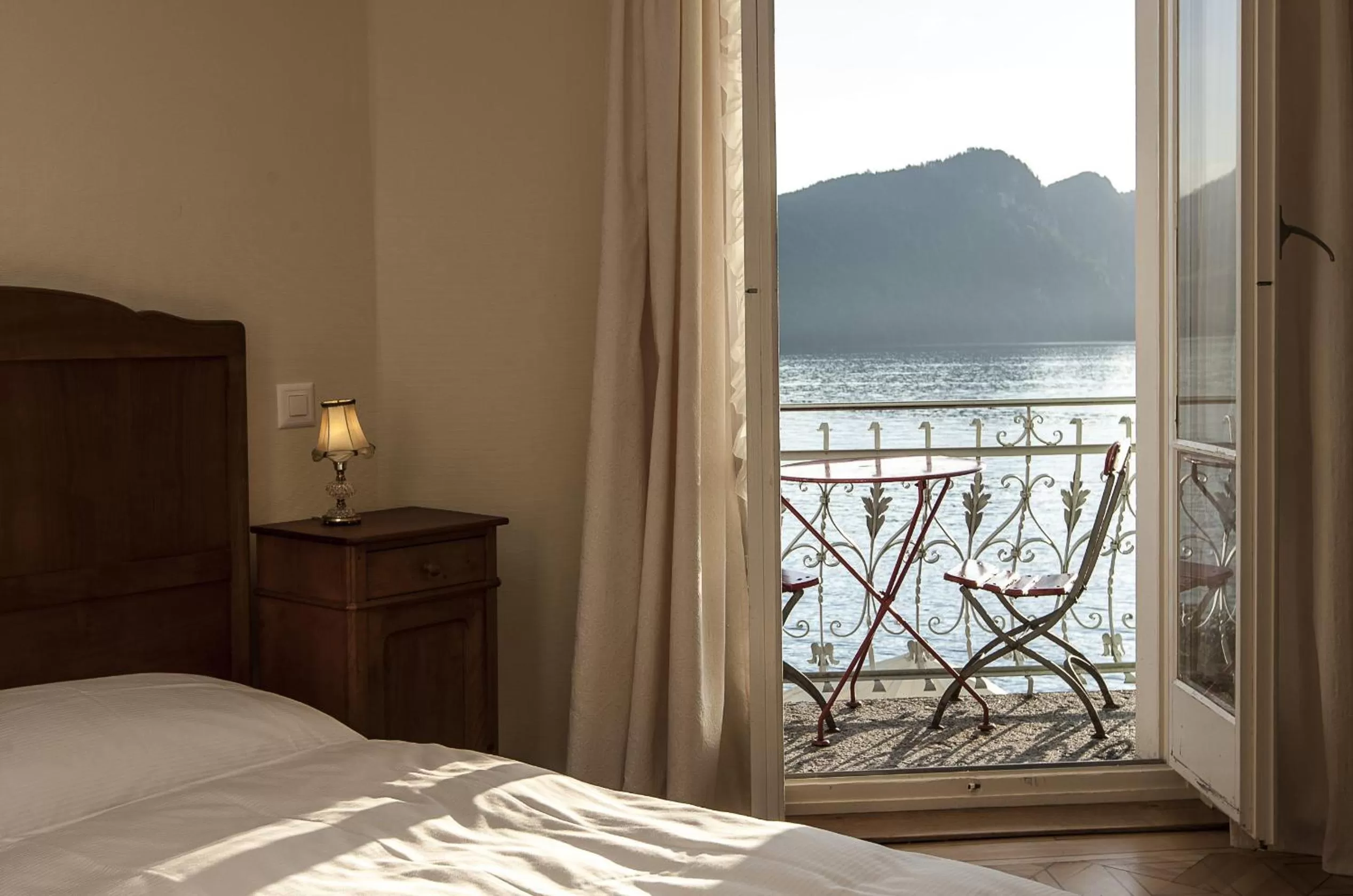 Lake view, Bed in Hotel Terrasse am See