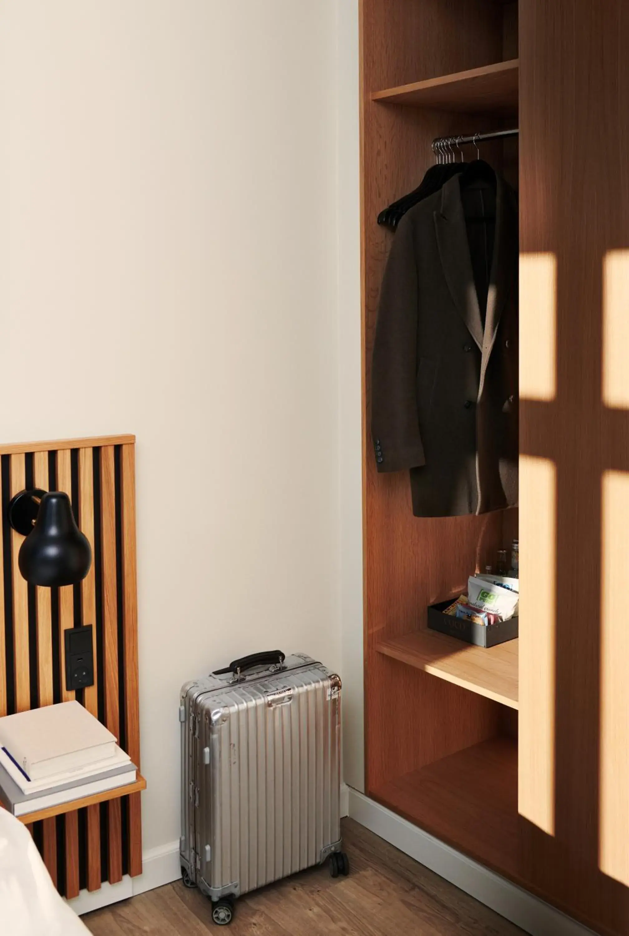 Bedroom, TV/Entertainment Center in Coco Hotel