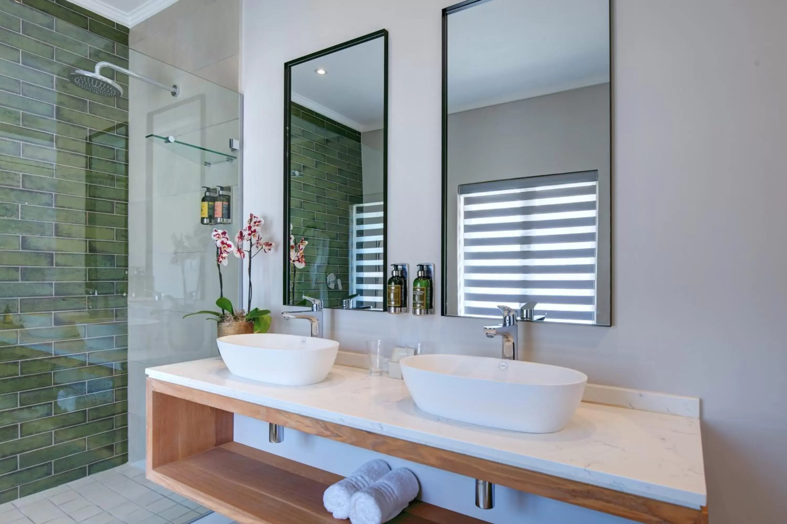 Property building, Bathroom in Knysna Hollow Country Estate