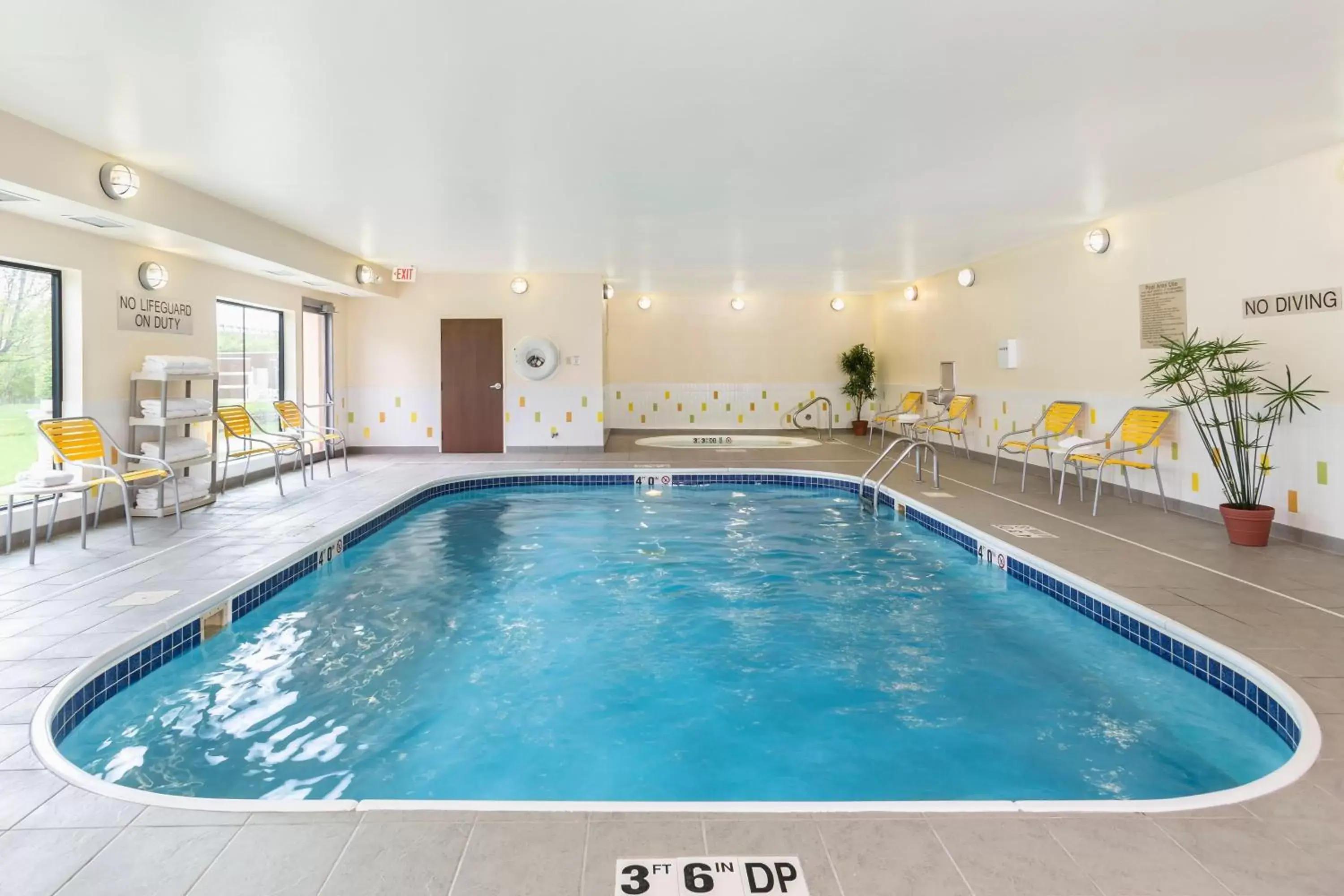Swimming Pool in Fairfield Inn & Suites Springfield