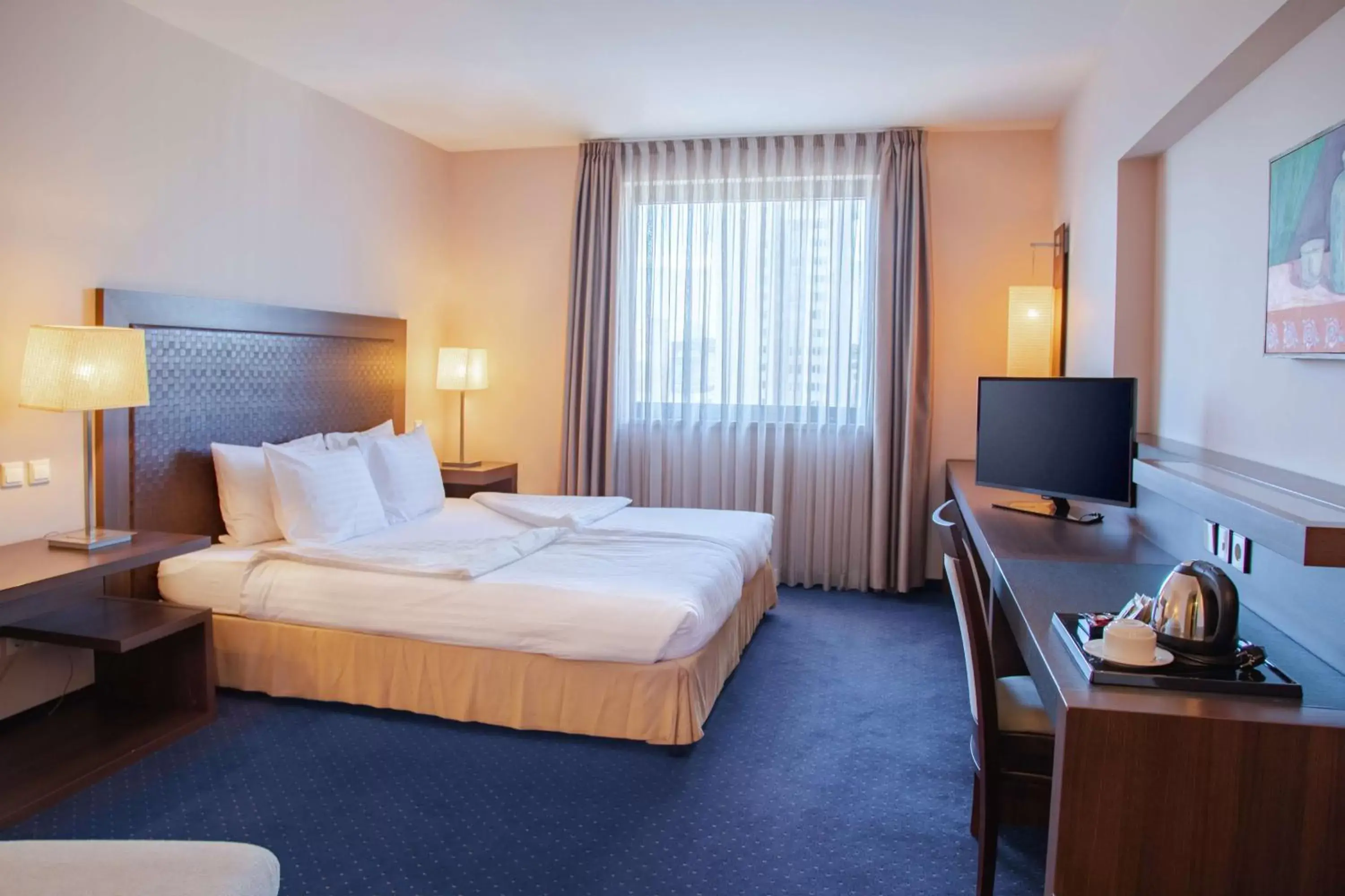 Bedroom, Bed in Metropolitan Hotel Sofia, a member of Radisson Individuals