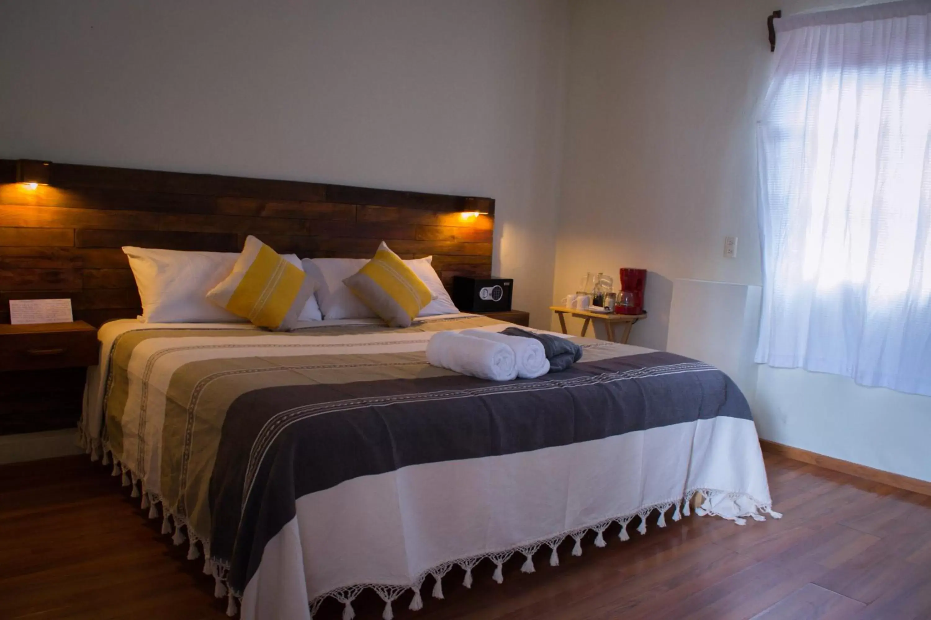 Photo of the whole room, Bed in Arte Sano Hotel San Cristobal